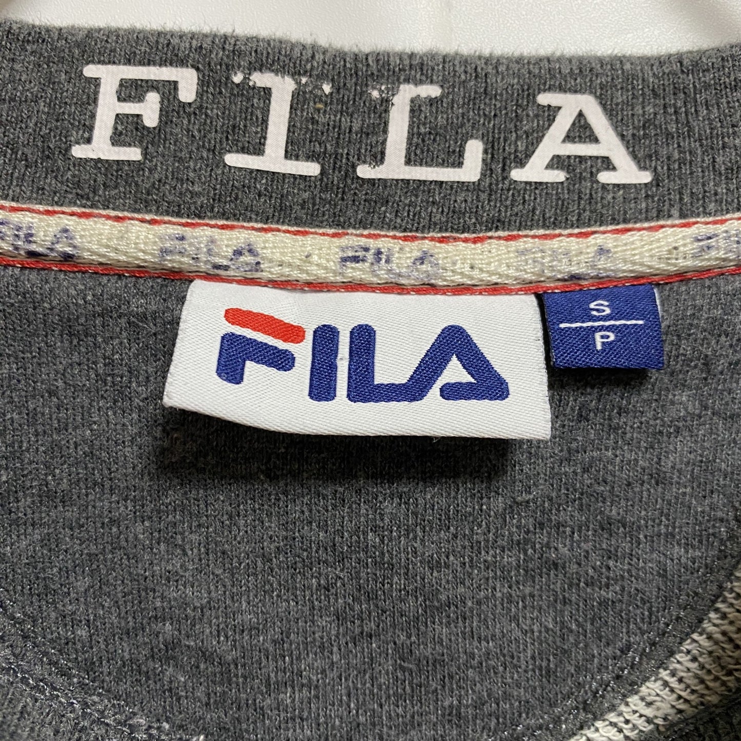 古着 used FILA フィラ 長袖ビッグロゴ刺繍スウェット トレーナー クルーネック グレー 秋冬服 Sサイズ