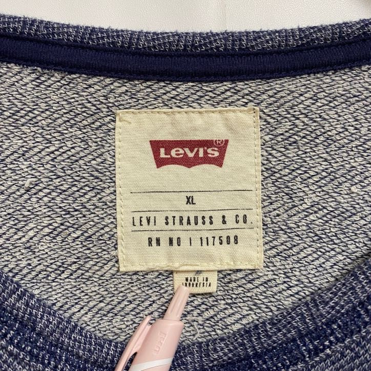 古着 used LEVI’S リーバイス 長袖スウェット トレーナー ワンポイントロゴ刺繍 秋冬服 ビックシルエット XLサイズ