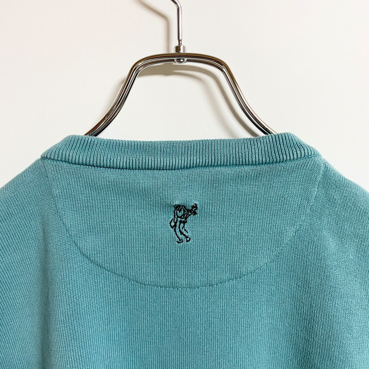 古着 used ASHWORTH Vネックニットベスト セーター ワンポイント刺繍 ノームコア 水色 XLサイズ