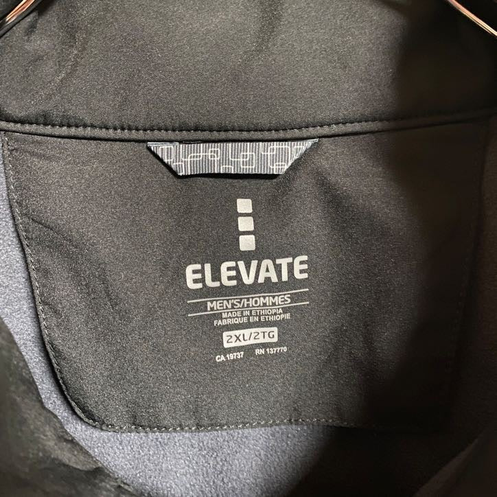 古着 used ELEVATE 長袖ナイロンジャケット ワンポイント刺繍 ハイネック 黒 ブラック ビッグシルエット 2XLサイズ