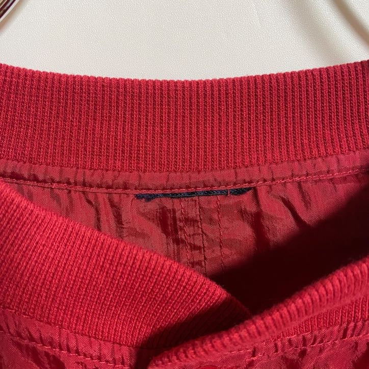 古着 used 長袖ナイロンプルオーバー ハーフボタン ワンポイント刺繍 赤 レッド 秋冬服 レトロ ビッグシルエット