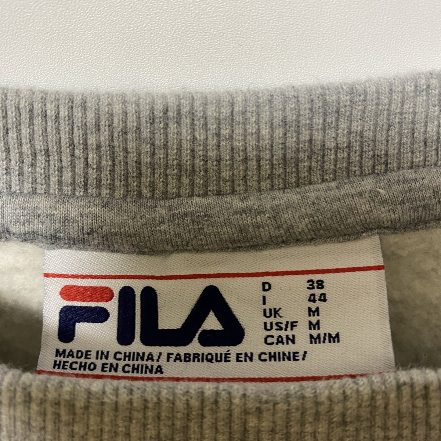 古着 used FILA フィラ 長袖ワンポイントロゴ刺繍スウェット トレーナー スポーティ クルーネック グレー Mサイズ