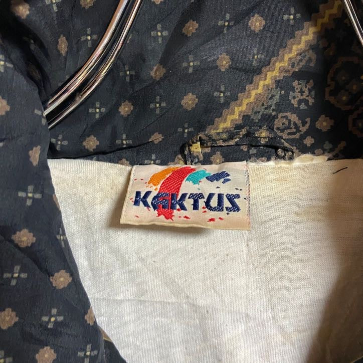 古着 used KAKTUS 長袖総柄ジップアップナイロンジャケット ハイネック 黒 金 カジュアルデザイン 秋冬服 レトロ