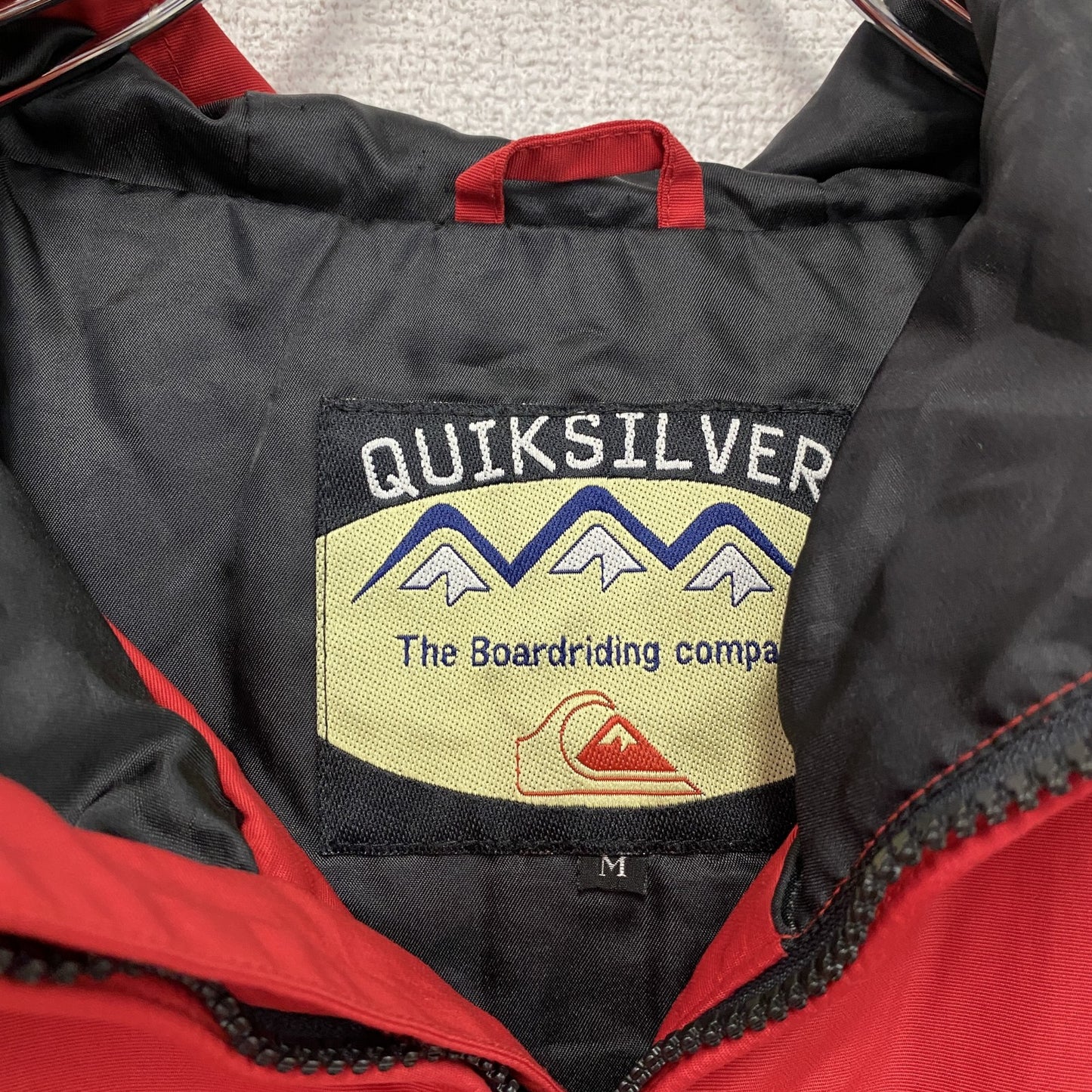Quiksilver クイックシルバー フルジップナイロンジャケット/フーディー 中綿入り ハの字ポケット 赤 レッド Mサイズ