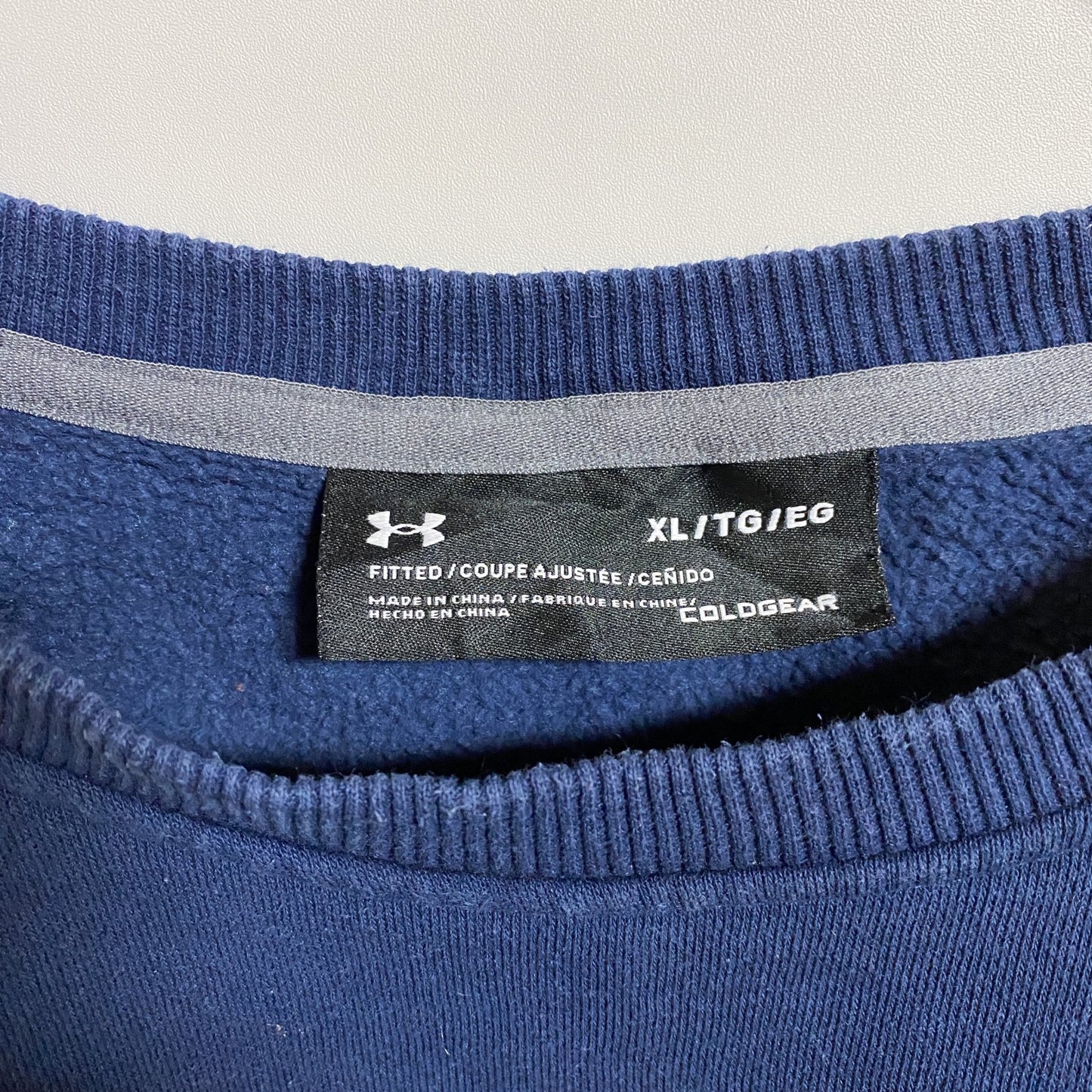 古着 used UNDER ARMOUR 長袖ワンポイントロゴ刺繍スウェット トレーナー ネイビー ビッグシルエット XLサイズ