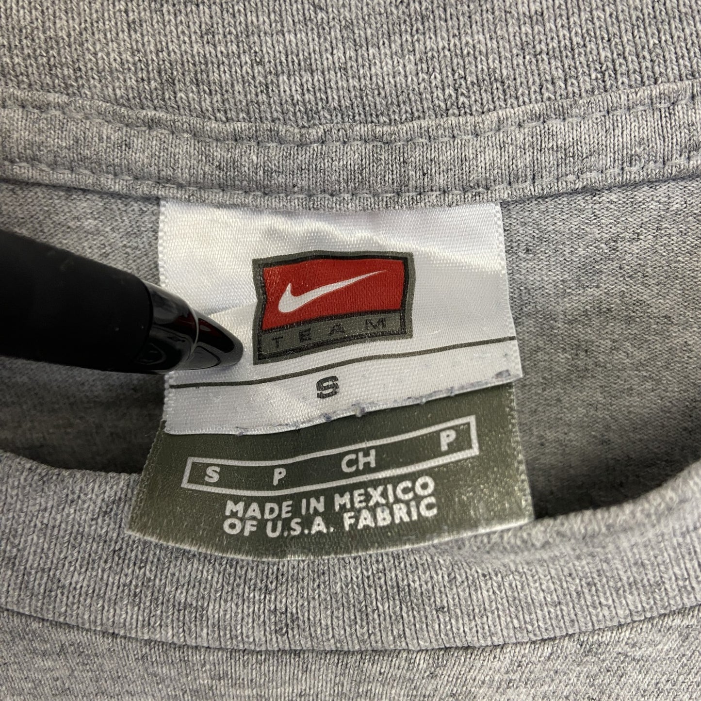古着 used NIKE ナイキ 半袖カレッジプリントTシャツ コネチカット大学 バスケ グレー スウッシュロゴ Sサイズ