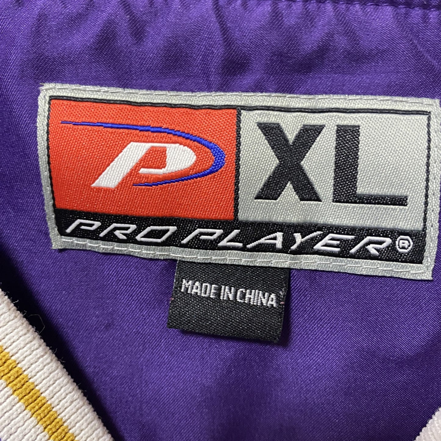 古着 used PRO PLAYER 長袖刺繍ナイロンプルオーバー ウインドブレーカー JAMES MADISON 紫 XLサイズ