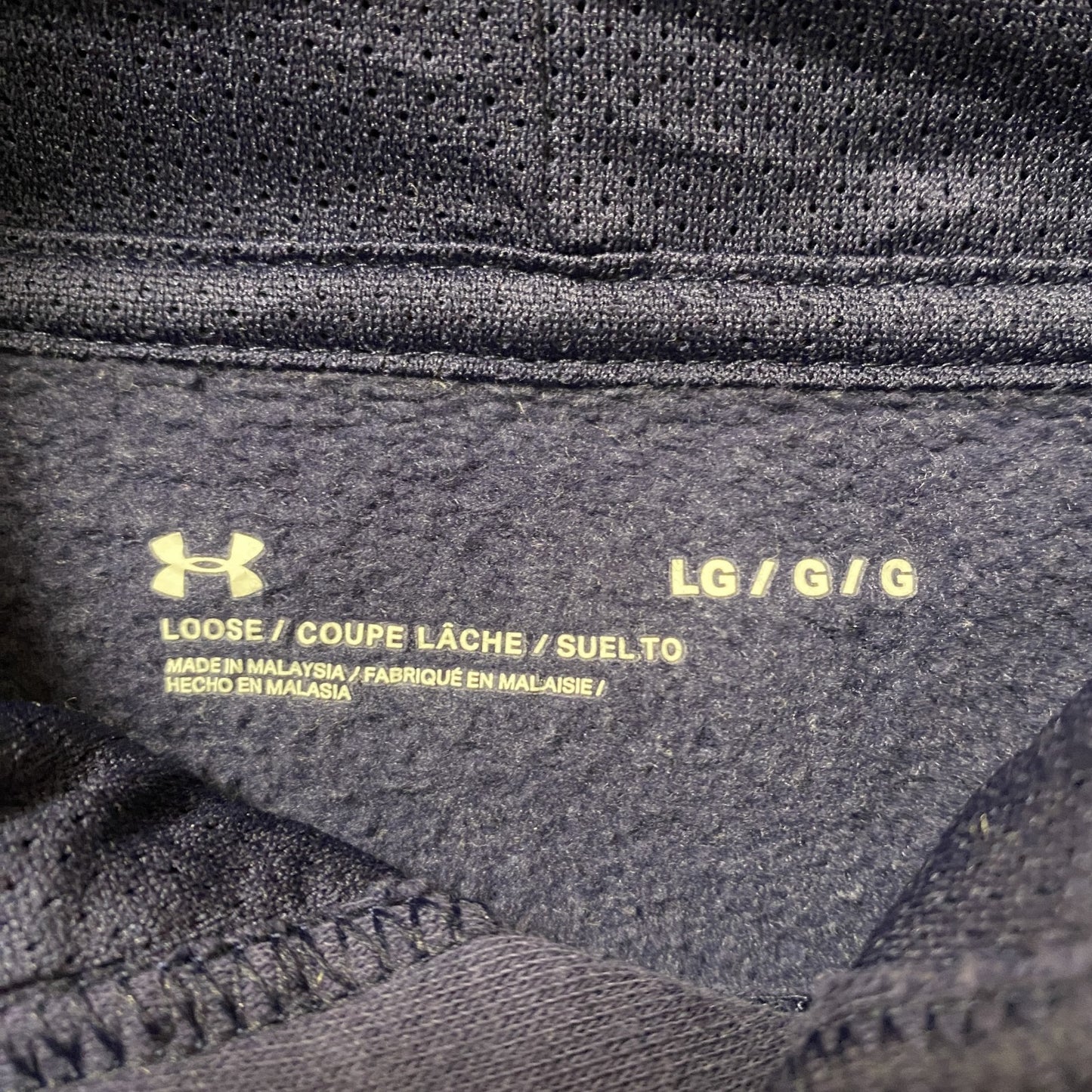 古着 used UNDER ARMOUR 長袖プリントデザインスウェット フーディー ネイビー 前ポケット Lサイズ