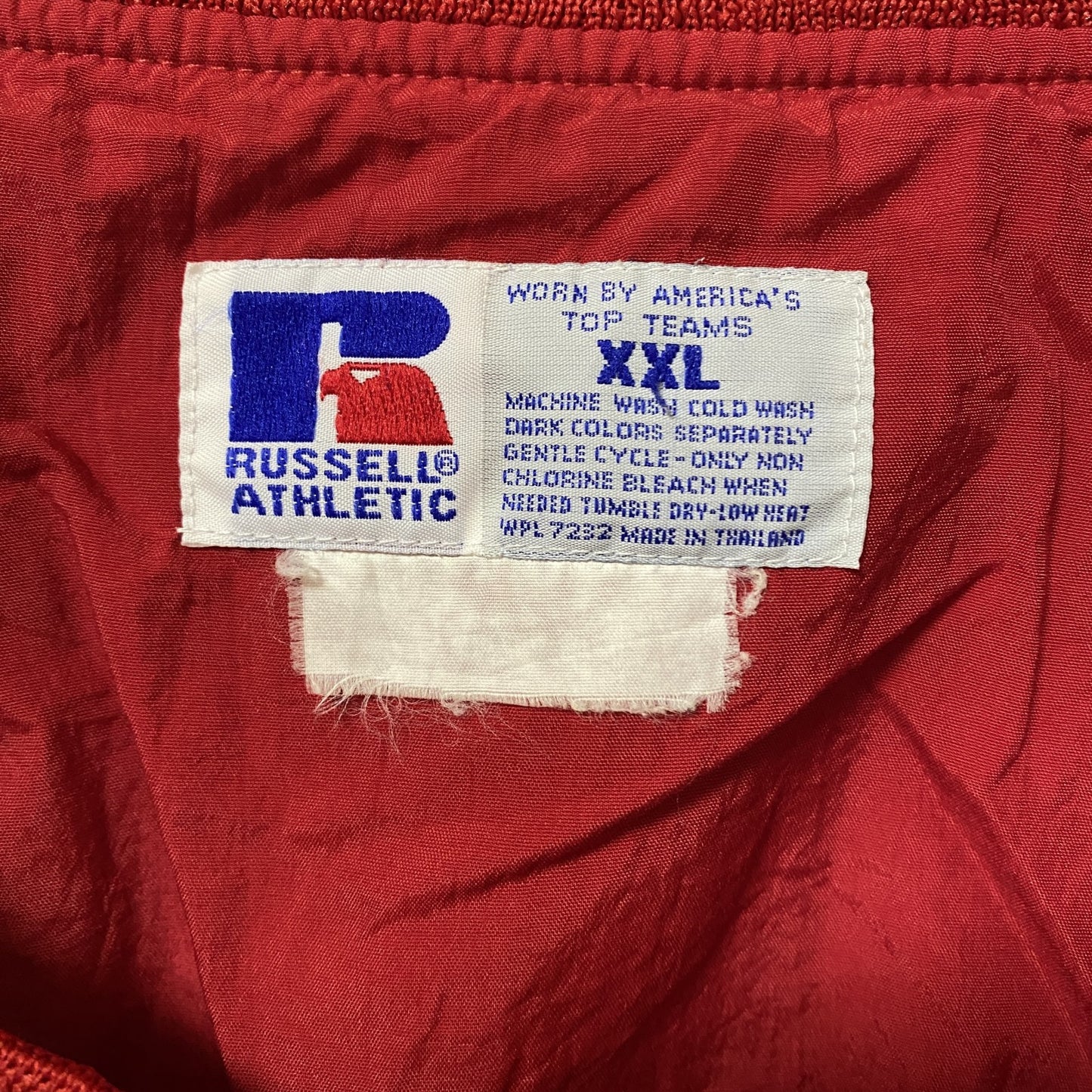 古着 used RUSSELL ATHLETIC 長袖刺繍ナイロンプルオーバー ウインドブレーカー フットボール 赤 XXLサイズ
