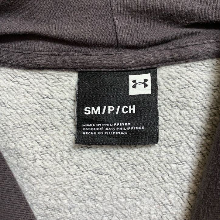 古着 used UNDER ARMOUR アンダーアーマー 長袖ワッペン刺繍パーカー スウェットプルオーバー グレー 秋冬服