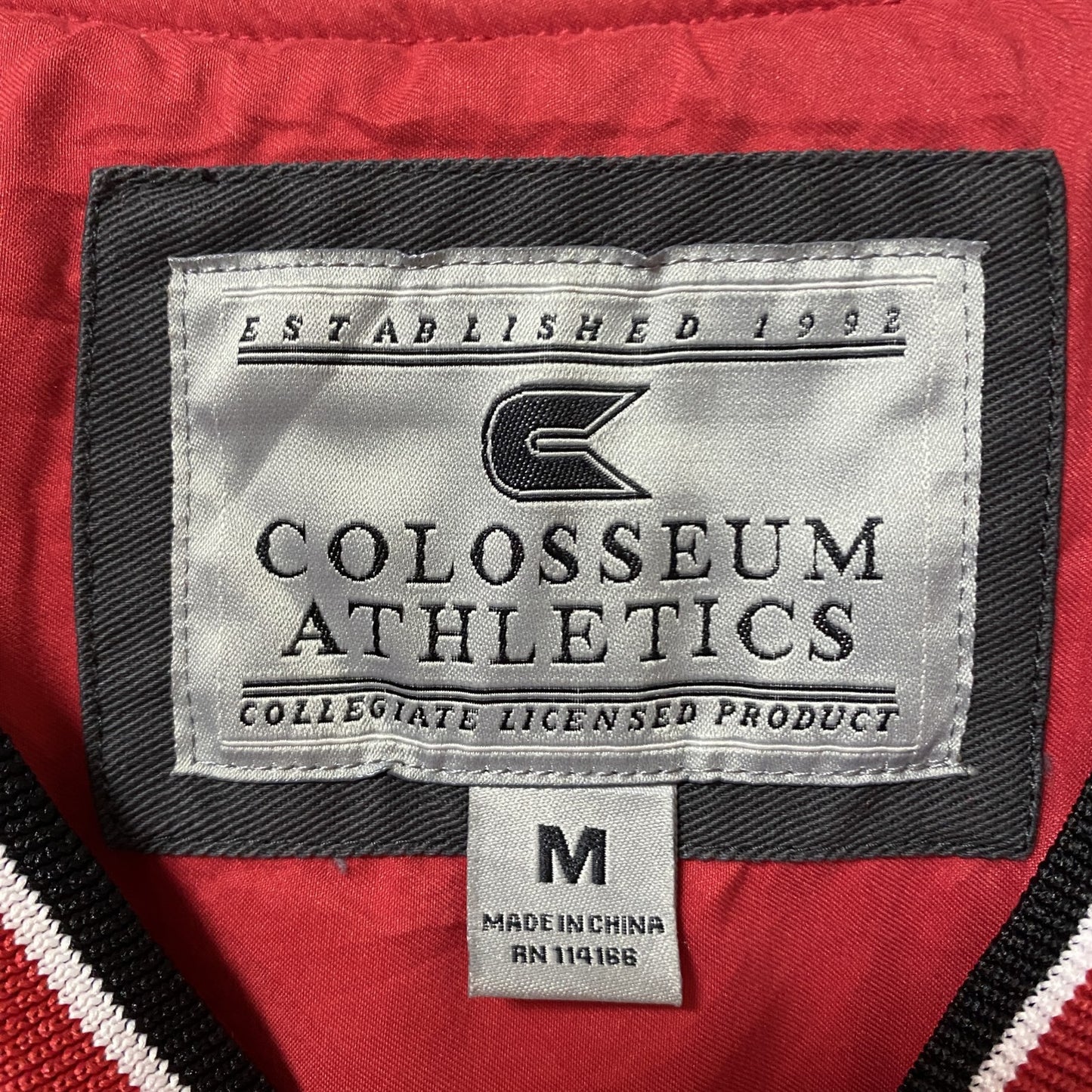 古着 used ウィスコンシン大学 長袖カレッジ刺繍ナイロンプルオーバー ウインドブレーカー Vネック レトロ 赤 Mサイズ