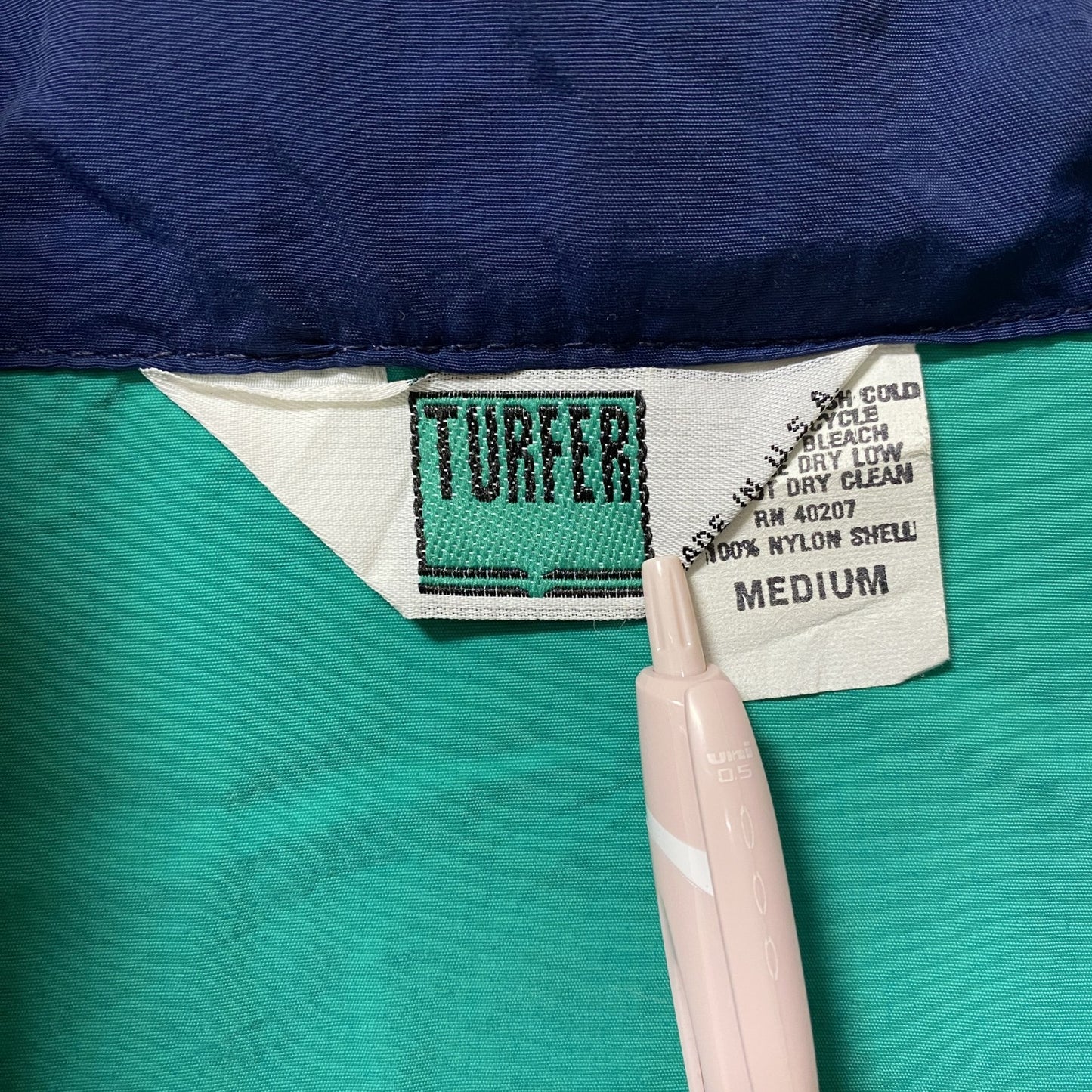 古着 used TURFER USA製 長袖ハイネックナイロンジャケット ワンポイント刺繍 緑 ネイビー 秋冬服 Mサイズ