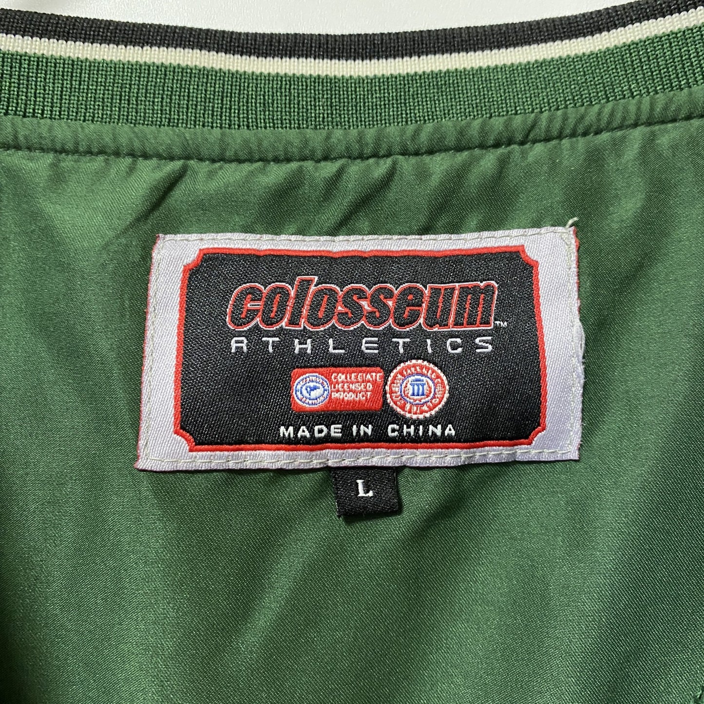 古着 used Colosseum 長袖Vネックナイロンプルオーバー ワッペン刺繍 SPARTANS 緑 グリーン Lサイズ