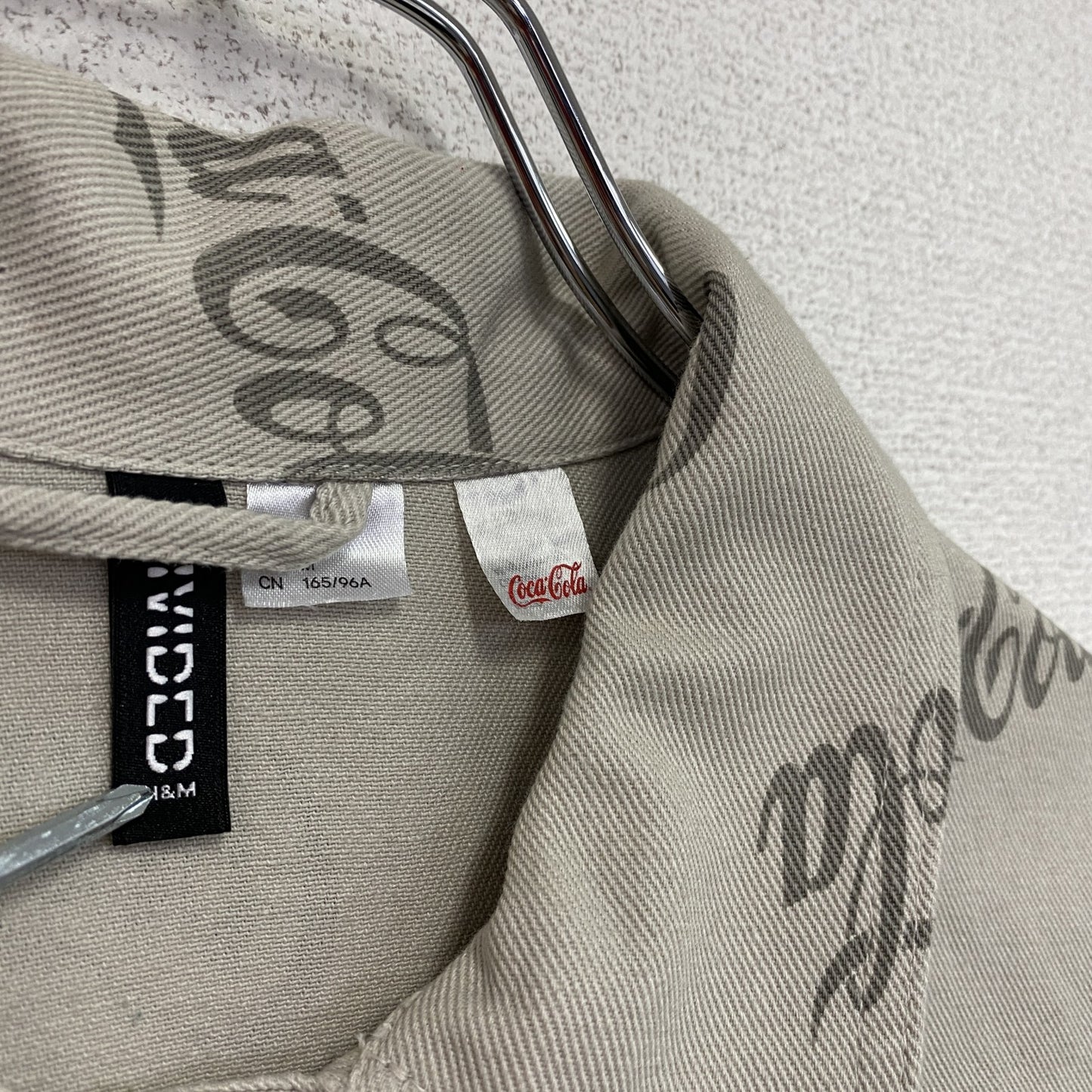 H&M Coca Cola コカ・コーラ 長袖ワークシャツ ダブルポケット 総柄 ベージュ Mサイズ