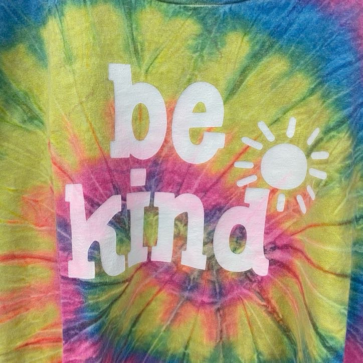 古着 used 半袖タイダイ柄プリントTシャツ be kind カラフル レトロデザイン クルーネック ピンク 黄色 青 総柄