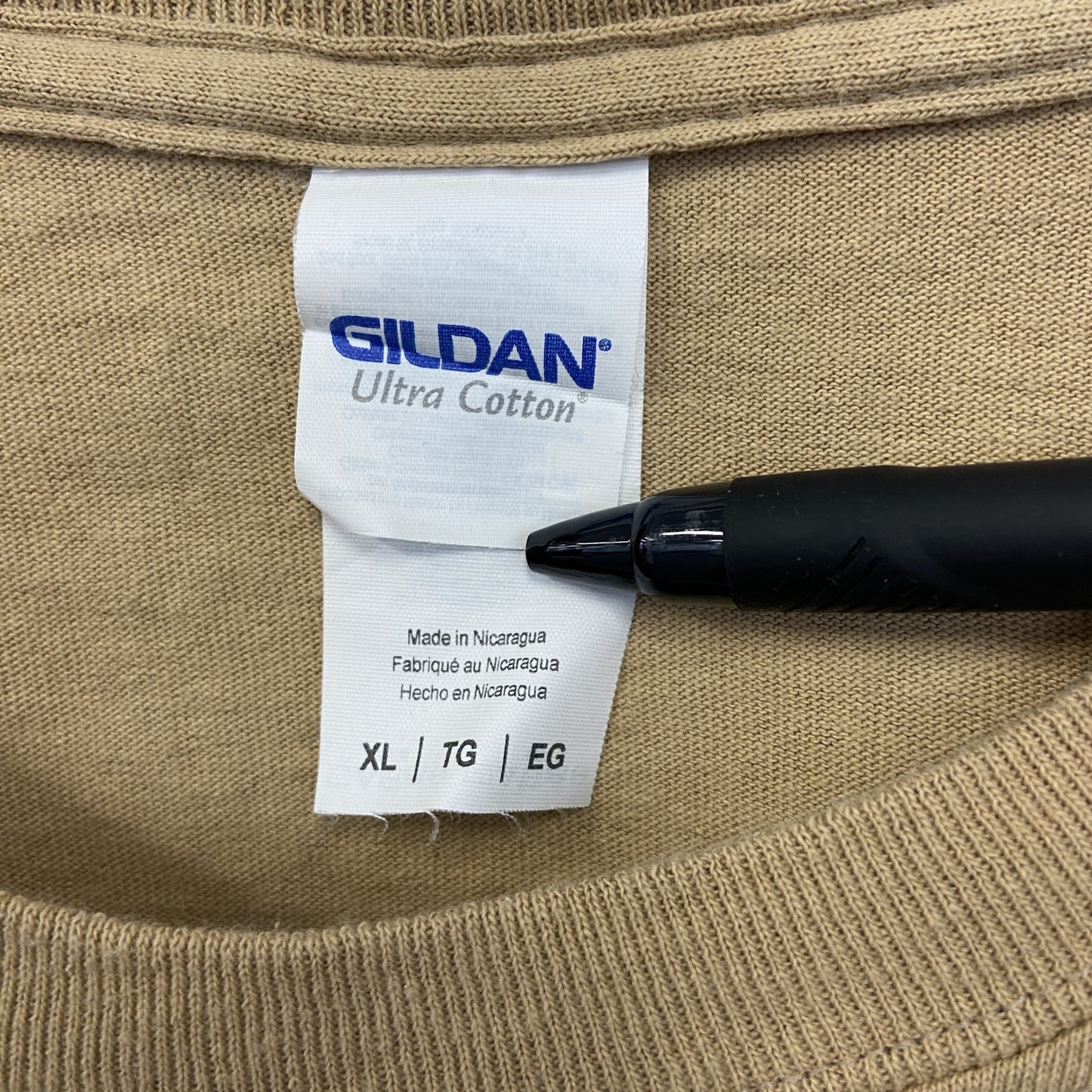 GILDAN ギルダン 半袖プリントTシャツ ブラックレター 鎧 騎士道 英字プリント 両面プリント ベージュ XLサイズ