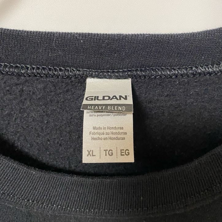 古着 used GILDAN ギルダン 長袖デザインプリントスウェット トレーナー ブラックガールマジック 黒 XLサイズ