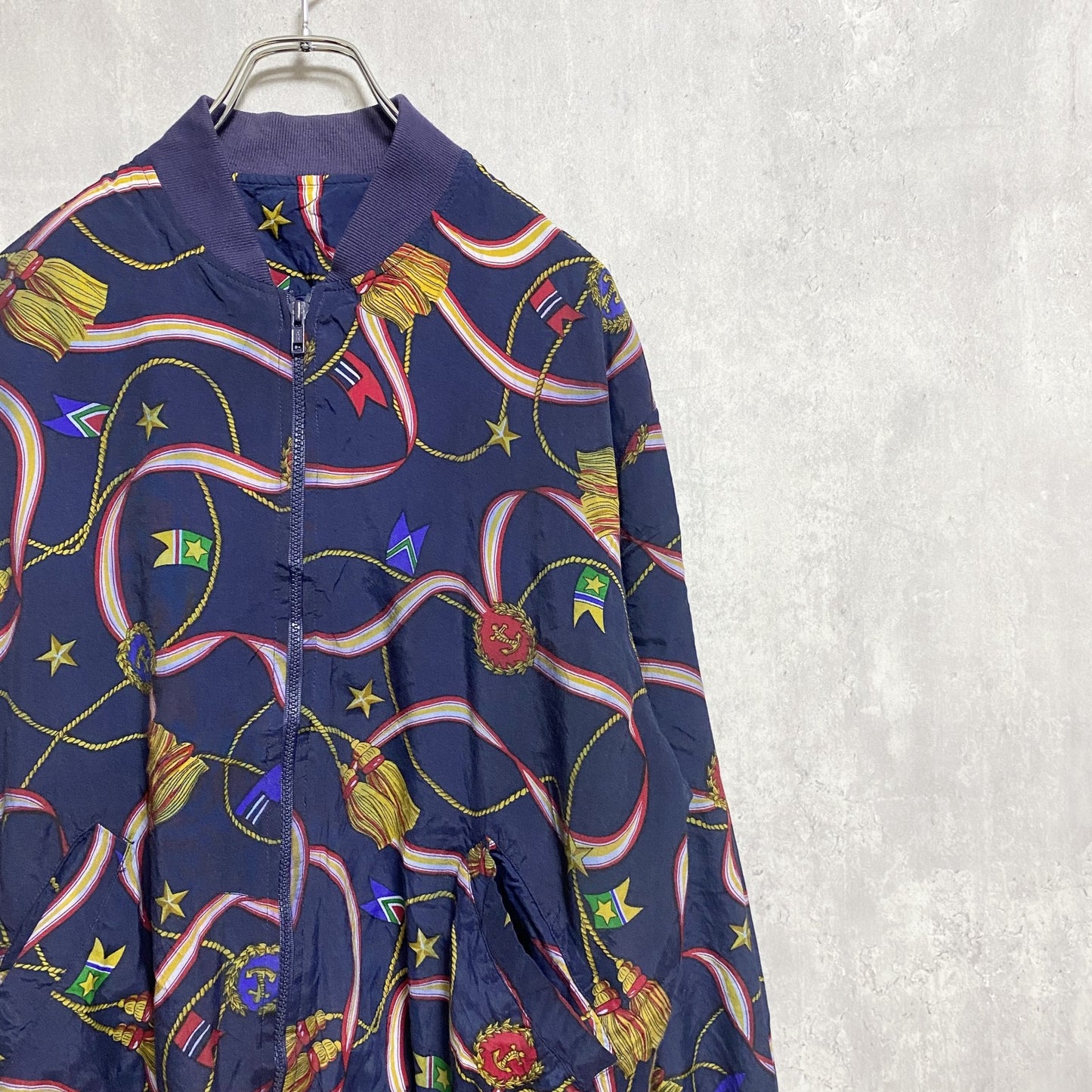 古着 used 長袖フルジップ総柄デザインナイロンジャケット タッセル 星 ネイビー レトロ 個性的 秋冬服 Mサイズ