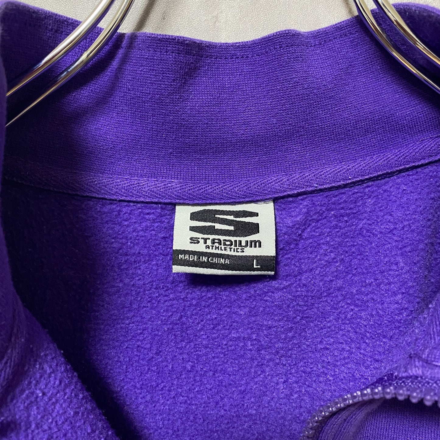 古着 used 長袖ハーフジップスウェット トレーナー ワンポイント刺繍 紫 レトロ デザイン 秋冬服 Lサイズ