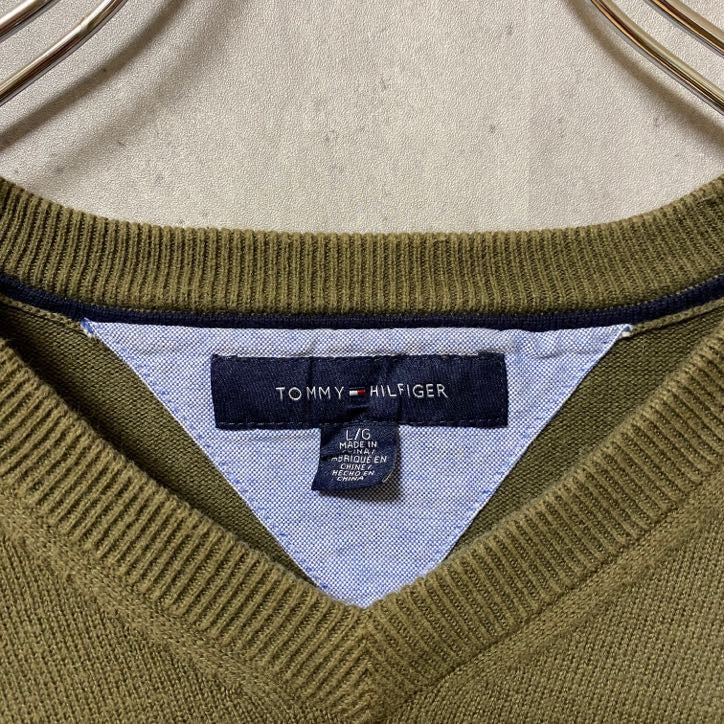 古着 used TOMMY HILFIGER トミーヒルフィガー 長袖Vネックニット セーター カーキ ワンポイントロゴ Lサイズ