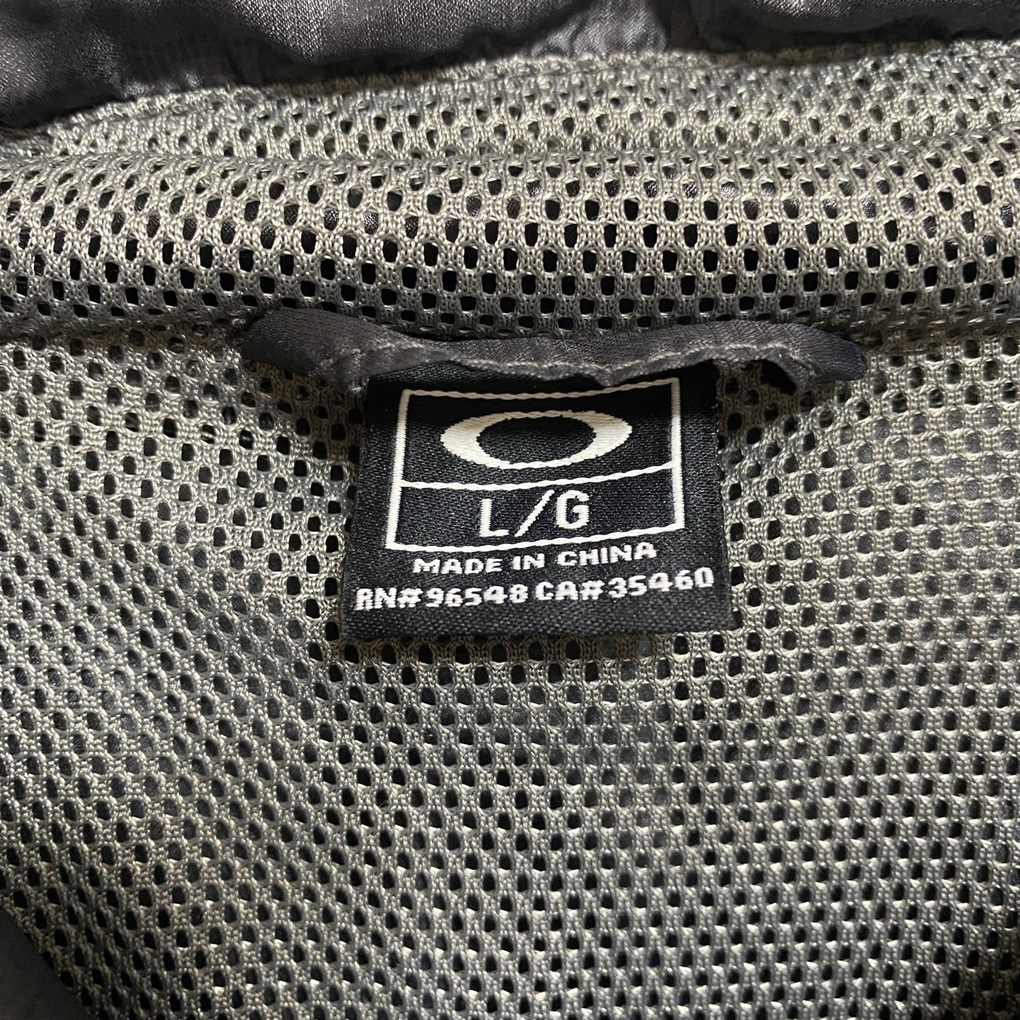 古着 used OAKLEY オークリー 長袖薄手ナイロンジャケット ワンポイント刺繍 地球 pfm ダークグレー Lサイズ