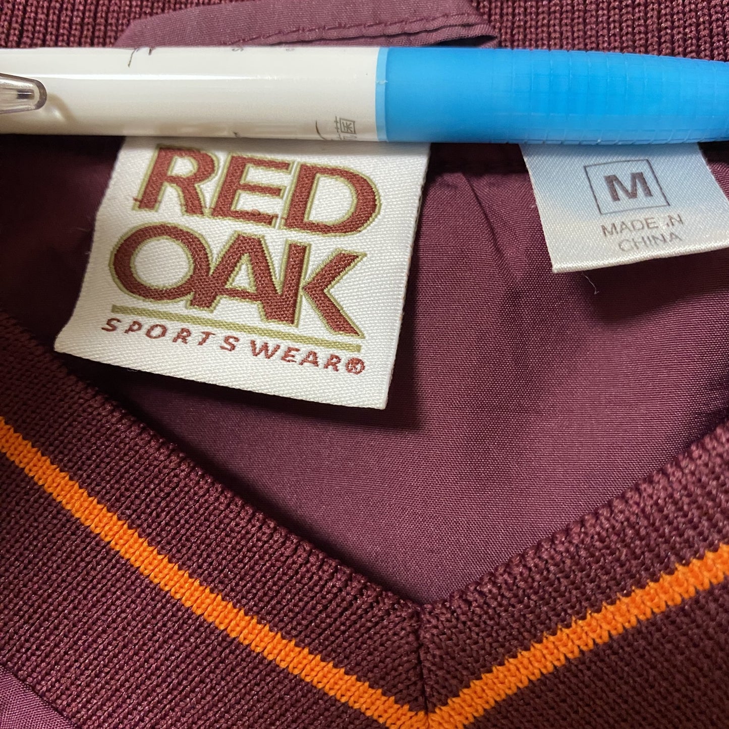 古着 used RED OAK 長袖刺繍ナイロンプルオーバー ウインドブレーカー VIRGINIA TECH ボルドー Mサイズ