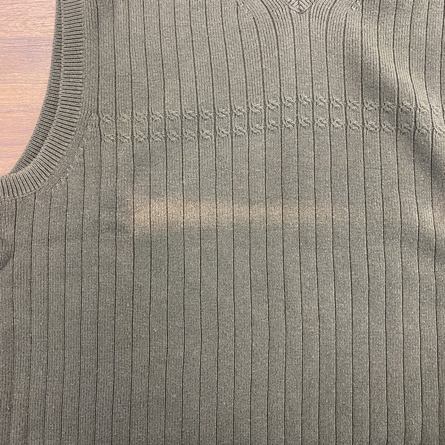 古着 used TOMMYHILFIGER トミーヒルフィガー ワンポイント刺繍ニットベスト Vネック 緑 グリーン XLサイズ