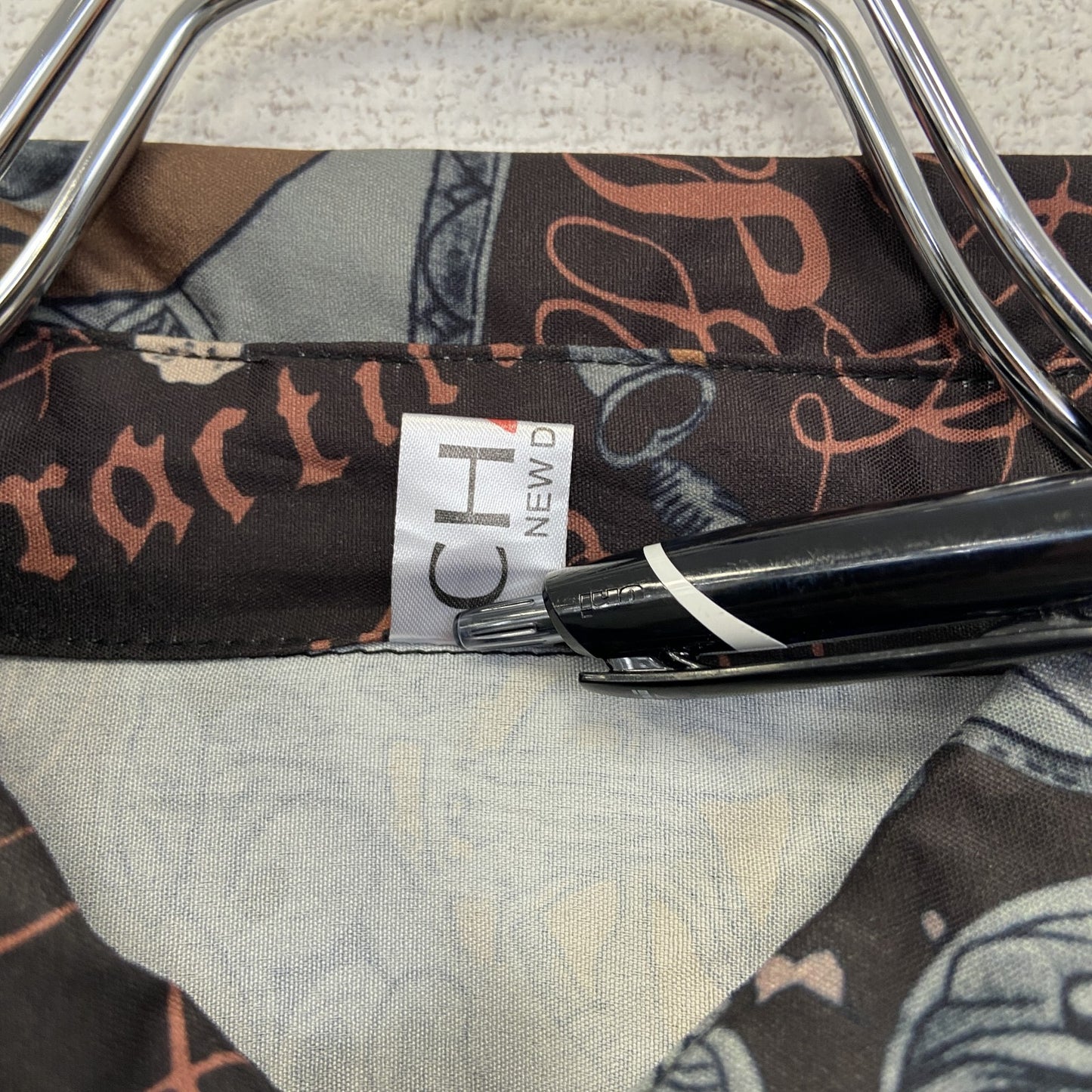 古着 used CHASE 長袖柄シャツ 総柄 胸ポケット付き 襟付き 茶色 ブラウン レトロデザイン 個性的 サブカル Lサイズ