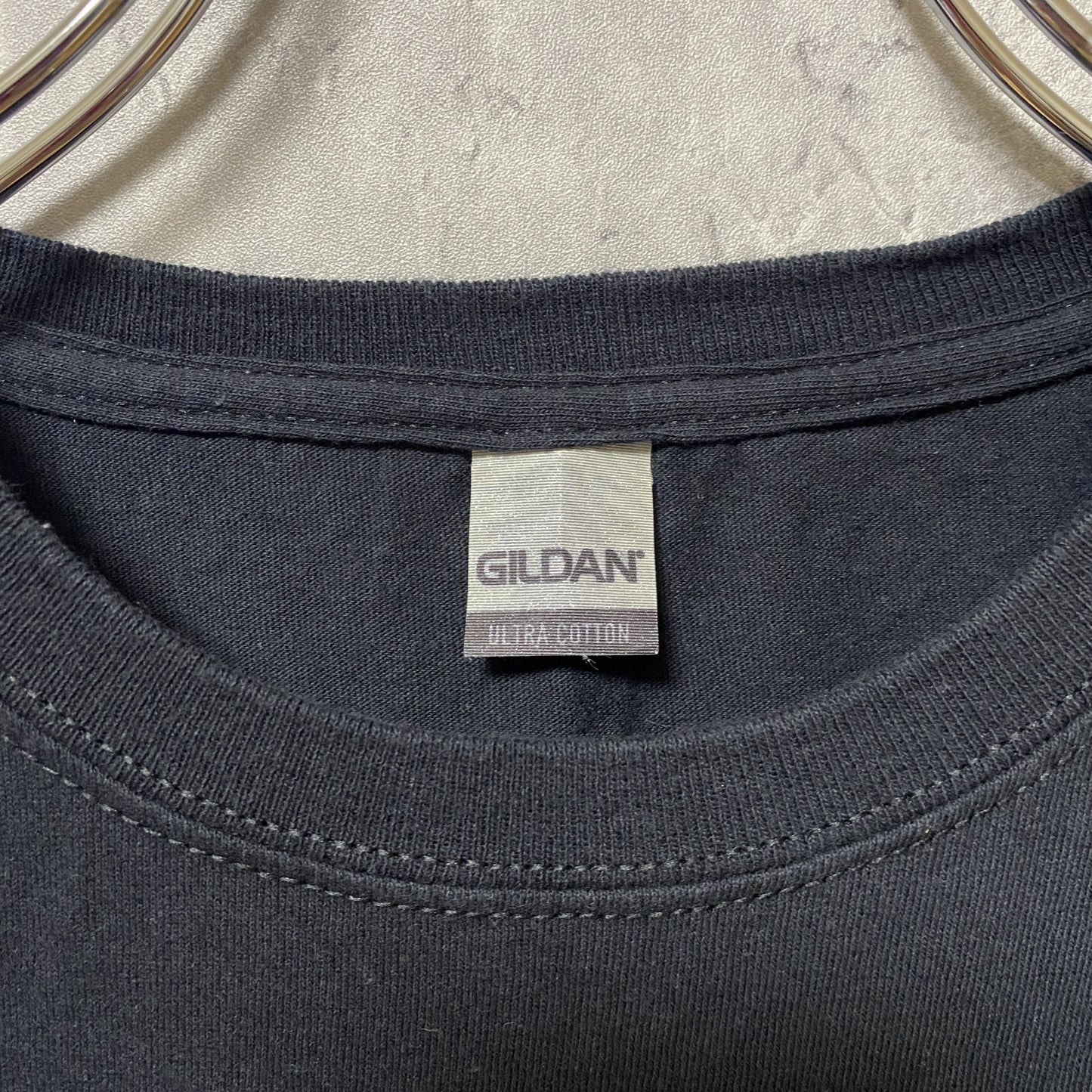 古着 used GILDAN ギルダン 半袖クルーネックプリントTシャツ バックプリント 黒 紫 個性的 Sサイズ