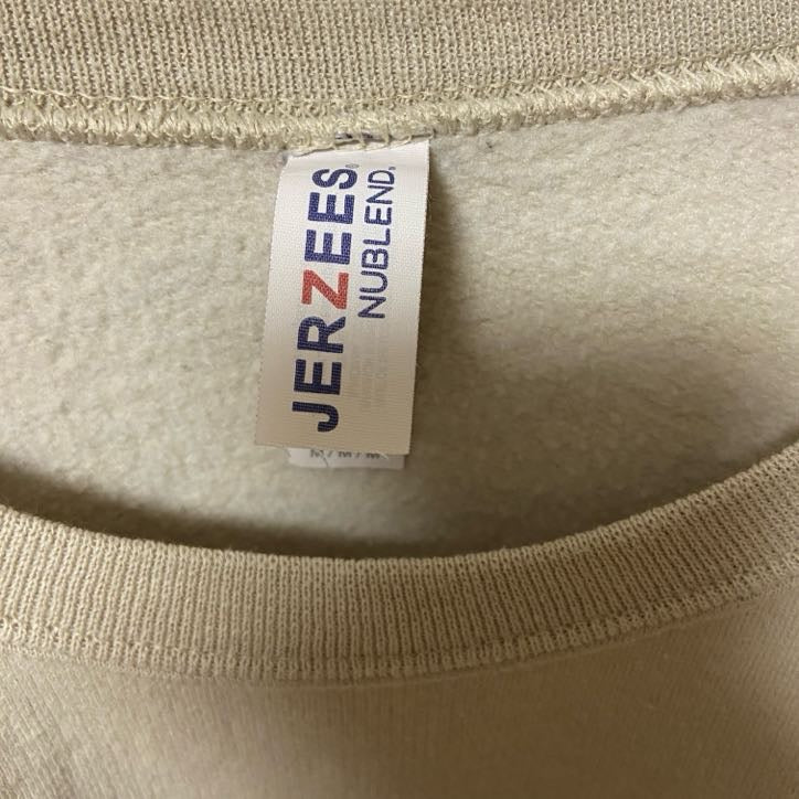 古着 used JERZEES ジャージーズ 長袖クルーネックスウェット トレーナー ワンポイント刺繍 ベージュ 秋冬服 Mサイズ