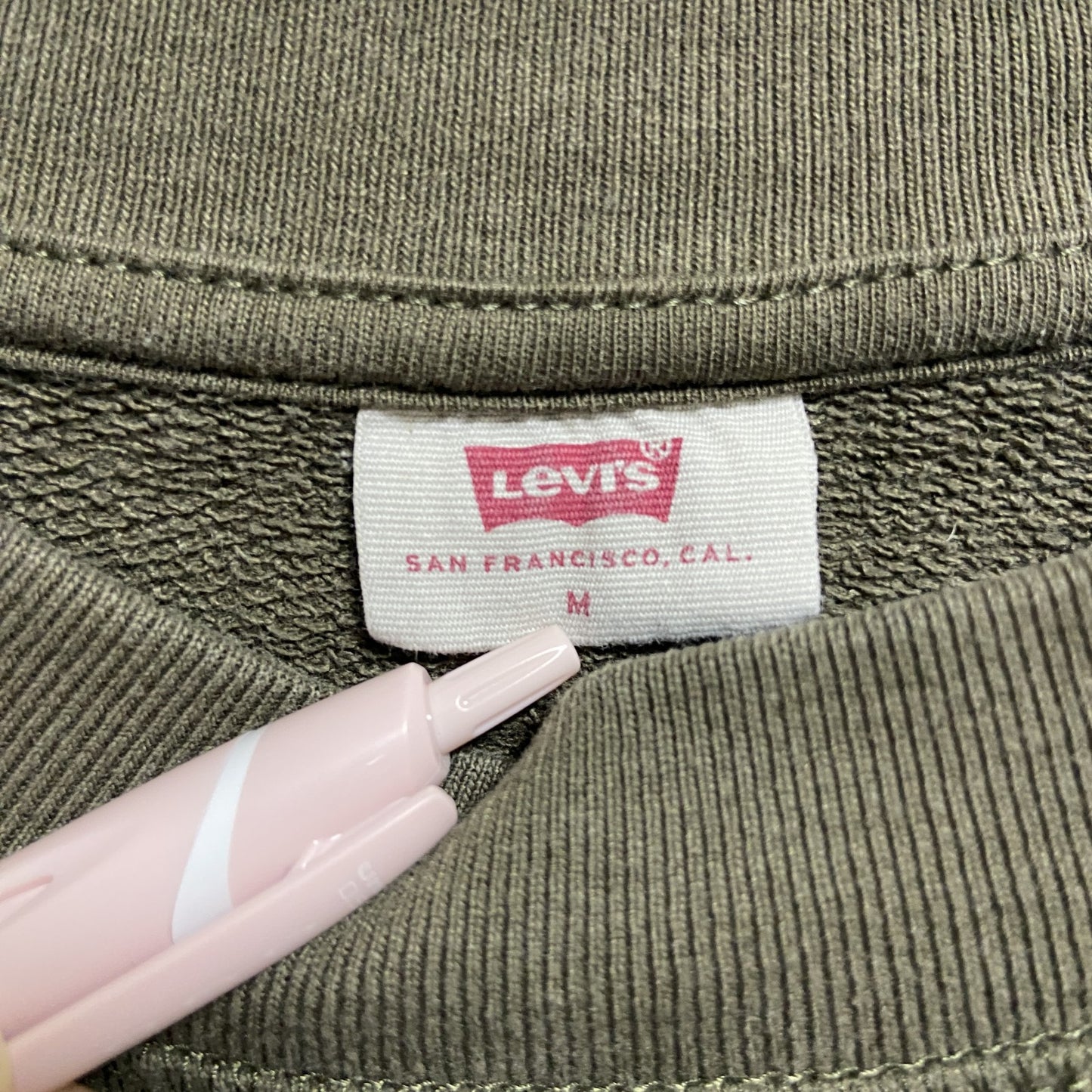 古着 used Levi’s リーバイス 長袖ワンポイントロゴ刺繍スウェット トレーナー シンプル カーキ Mサイズ