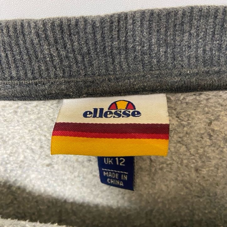 古着 used ellesse エレッセ 長袖ワンポイントロゴスウェット トレーナー レトロデザイン ダークグレー Lサイズ