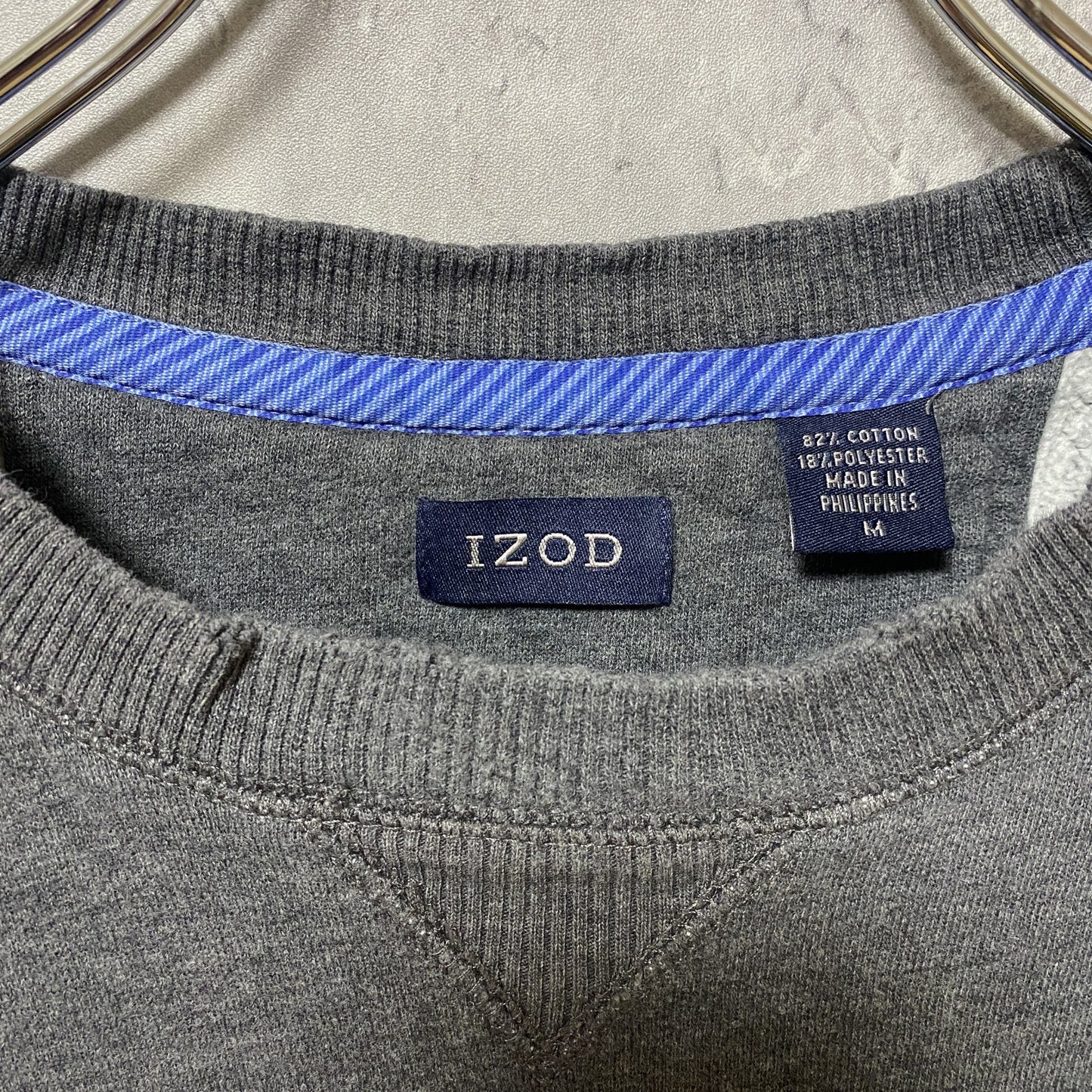 古着 used IZOD アイゾッド 長袖ワンポイントロゴ刺繍スウェット トレーナー Vガゼット グレー 秋冬服 Mサイズ