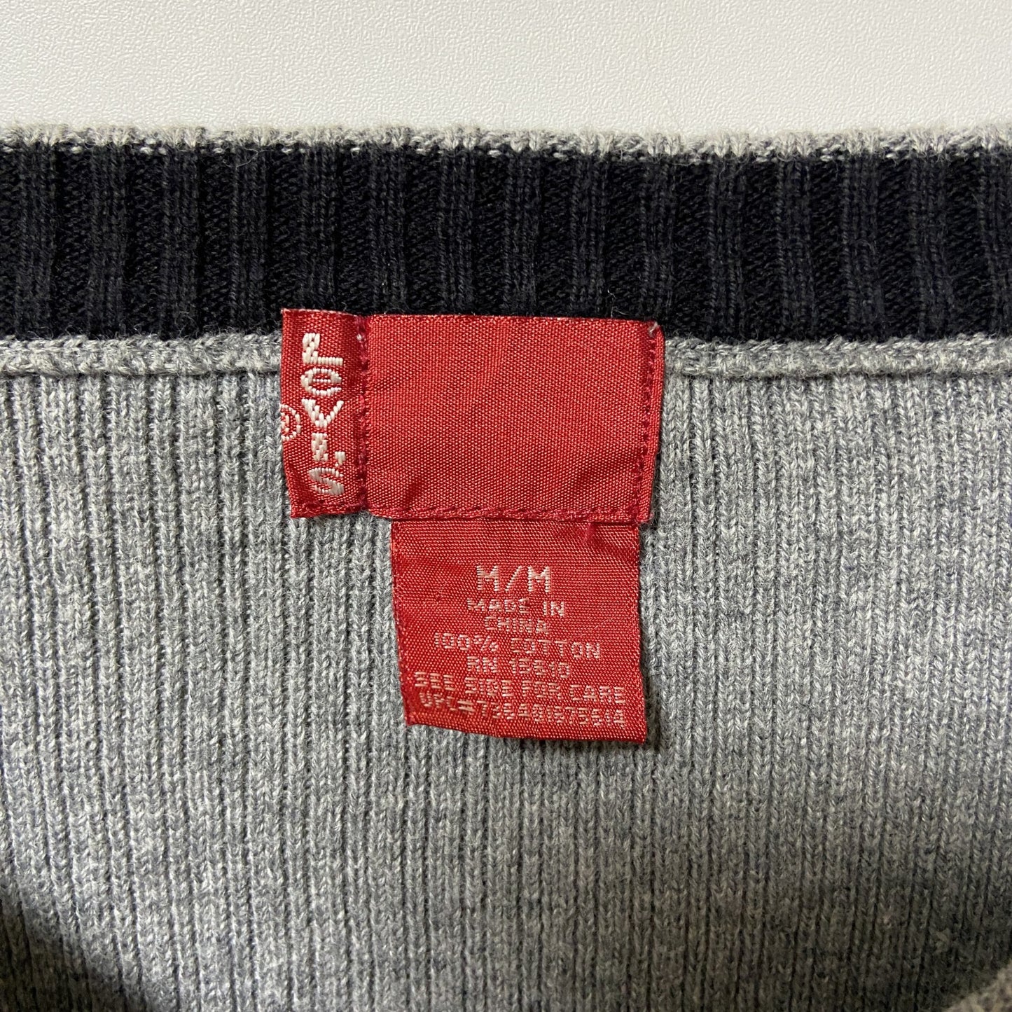古着 used Levi’s リーバイス 長袖Vネックニット セーター 無地 グレー 灰色 シンプル Mサイズ