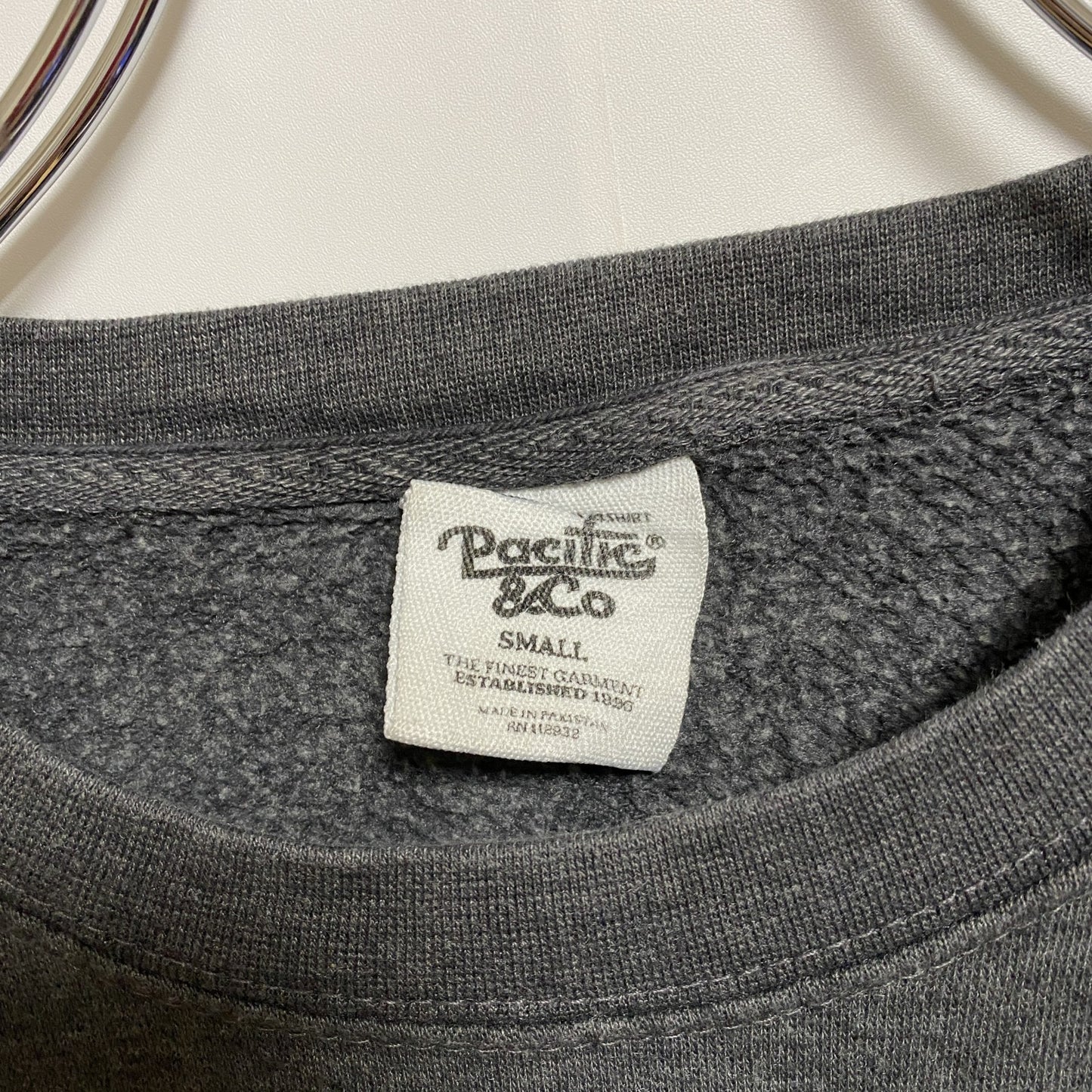 古着 used OUTER BANKS 長袖英字刺繍スウェット トレーナー ノースカロライナ グレー レトロデザイン Sサイズ