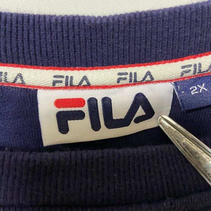 古着 used FILA フィラ 長袖ワンポイントロゴ刺繡スウェット トレーナー ネイビー 紺 オーバーサイズ 2XLサイズ