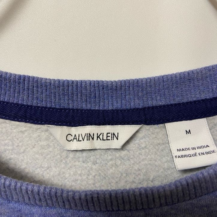古着 used Calvin Klein カルバンクライン 長袖ロゴプリントスウェット トレーナー くすみブルー Mサイズ