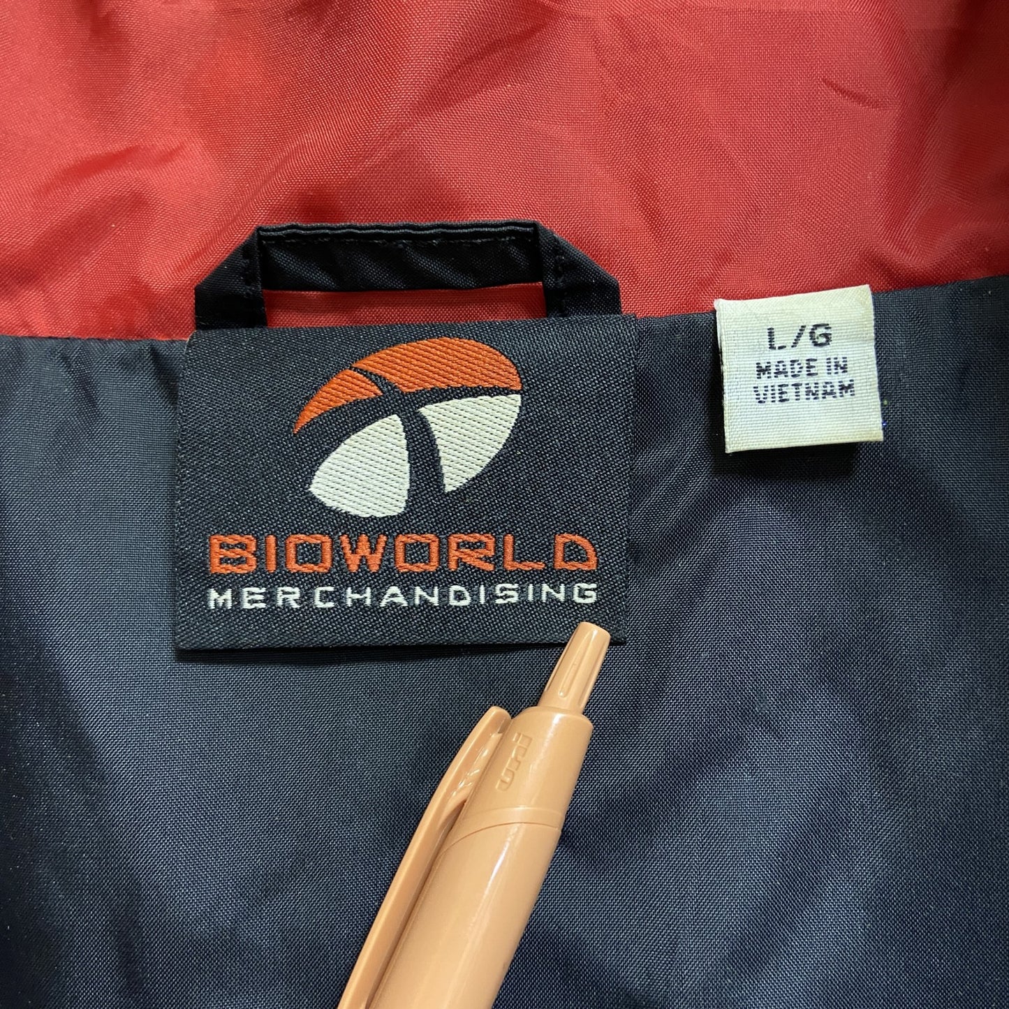 古着 used BIOWORLD 長袖刺繍ナイロンジャケット ORANGE COUNTY レトロアウター 赤 黒 Lサイズ