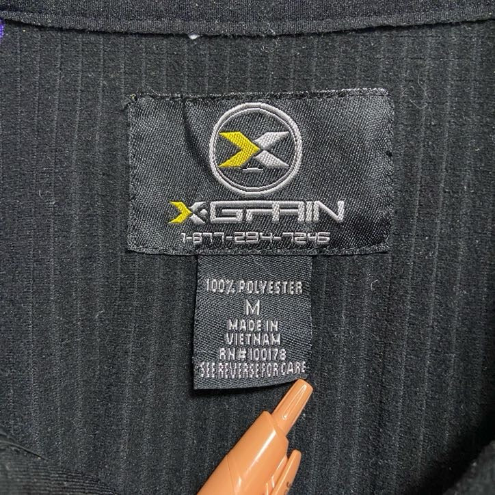 古着 used X-GRAIN 長袖ハーフジップワンポイント刺繍ナイロンプルオーバー ウインドブレーカー 黒 紫 レトロ Mサイズ