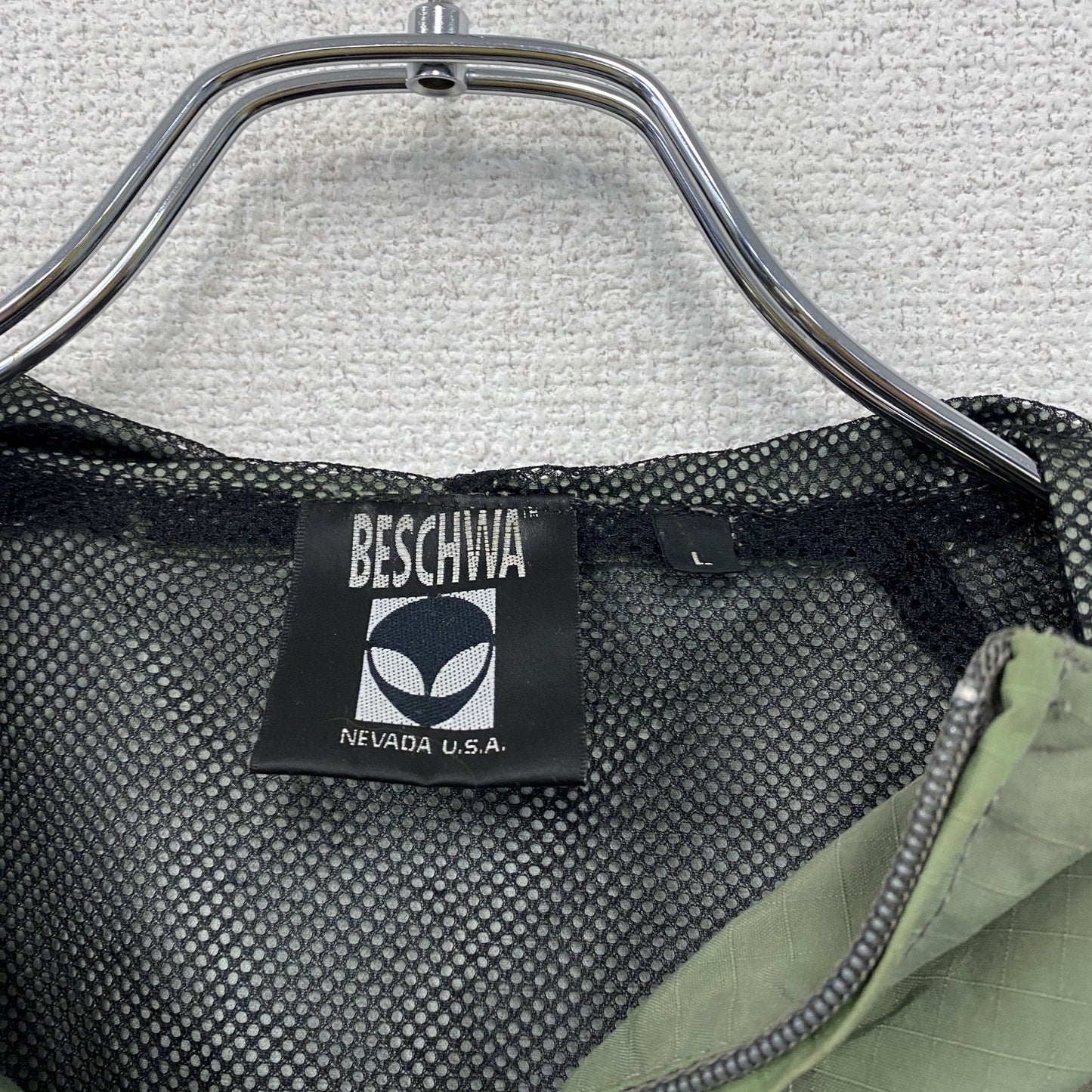 BESCHWA ビシュワ アノラックパーカー/ナイロンジャケット カーキ Lサイズ