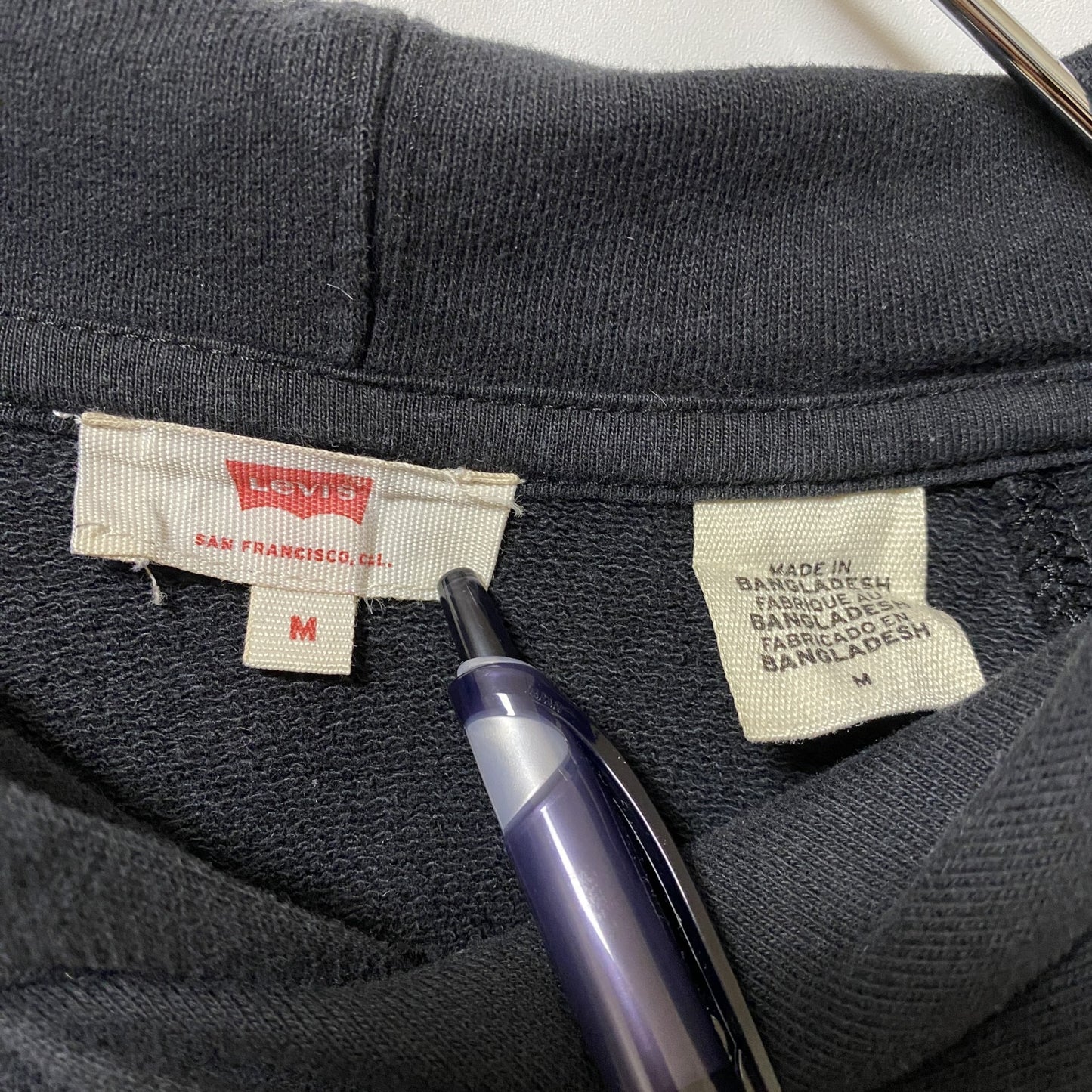 古着 used LEVI'S リーバイス 長袖ロゴプリントプルオーバーパーカー フーディー レトロデザイン ブラック Mサイズ