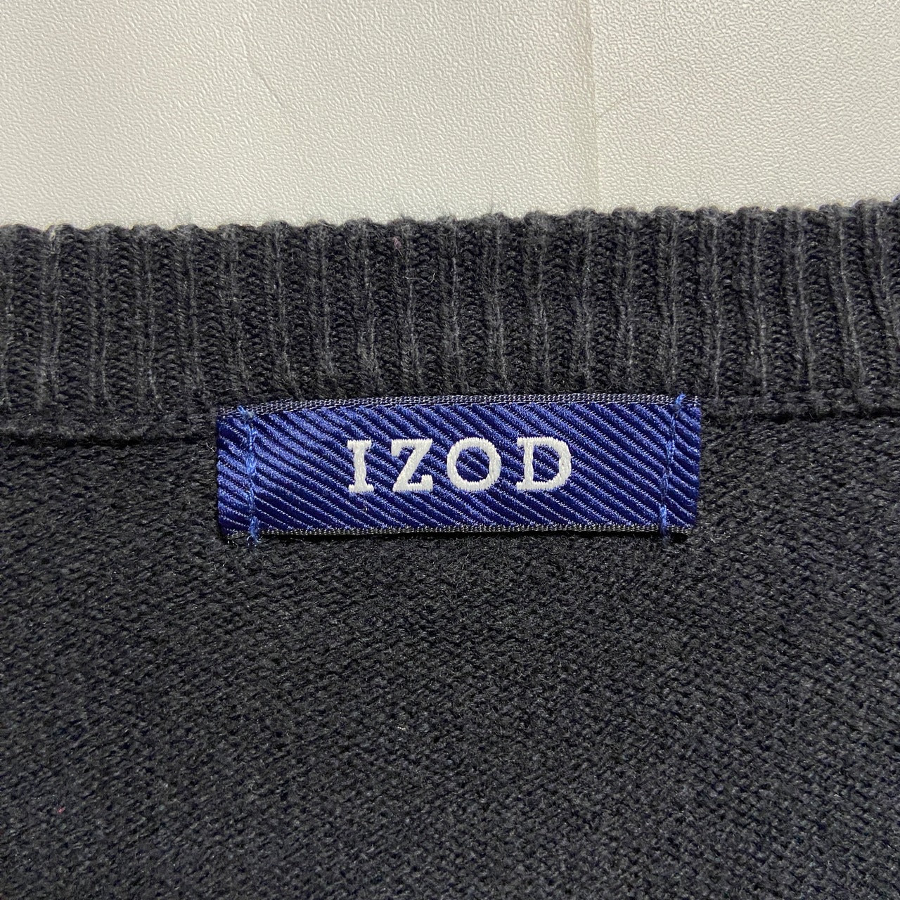 古着 used IZOD アイゾッド 長袖Vネック薄手ニット セーター ワンポイント刺繍 黒 ビッグシルエット 2XLサイズ