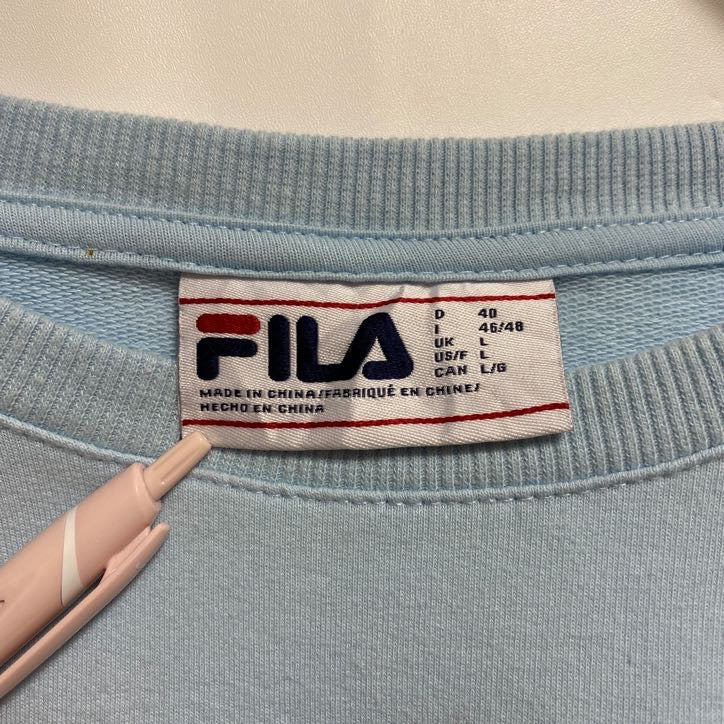 古着 used FILA フィラ 長袖ワンポイント刺繍スウェット トレーナー クルーネック 水色 ライトブルー 秋冬服 Lサイズ