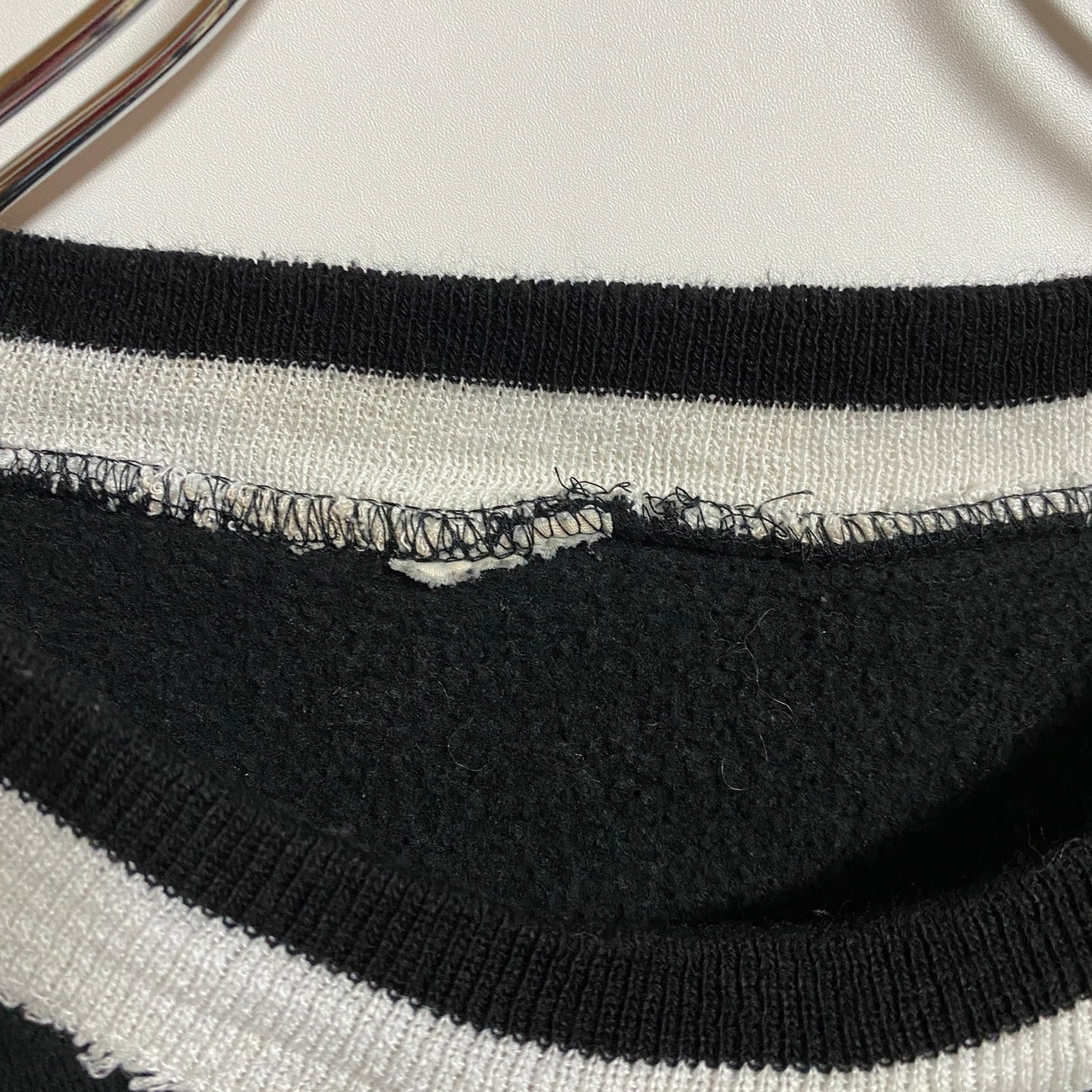 古着 used TOMMYHILFIGER 長袖リンガースウェット トレーナー ワンポイント刺繡 黒 ブラック 秋冬服