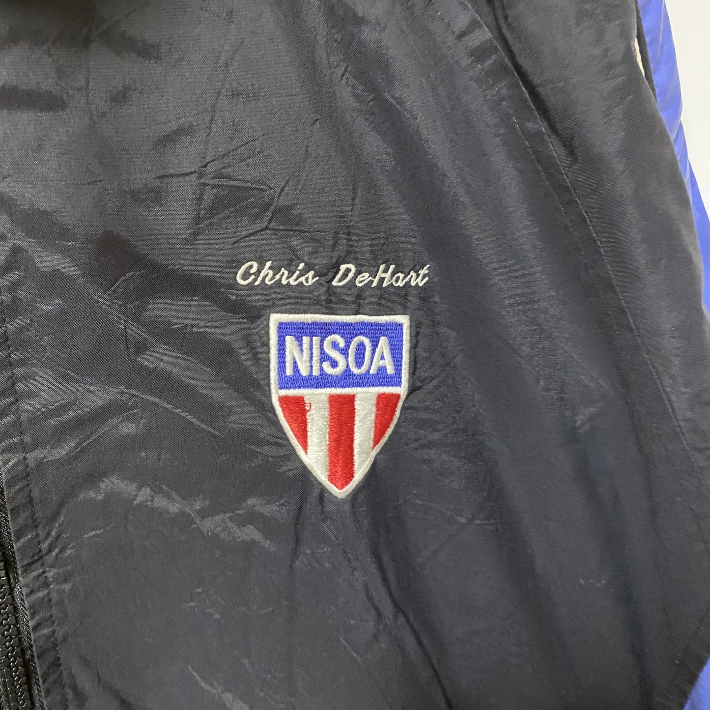 古着 used　NISOA　長袖デザインナイロンジャケット　ジップアップ　ワンポイントロゴ刺繍　ハイネック　黒　紫　Lサイズ