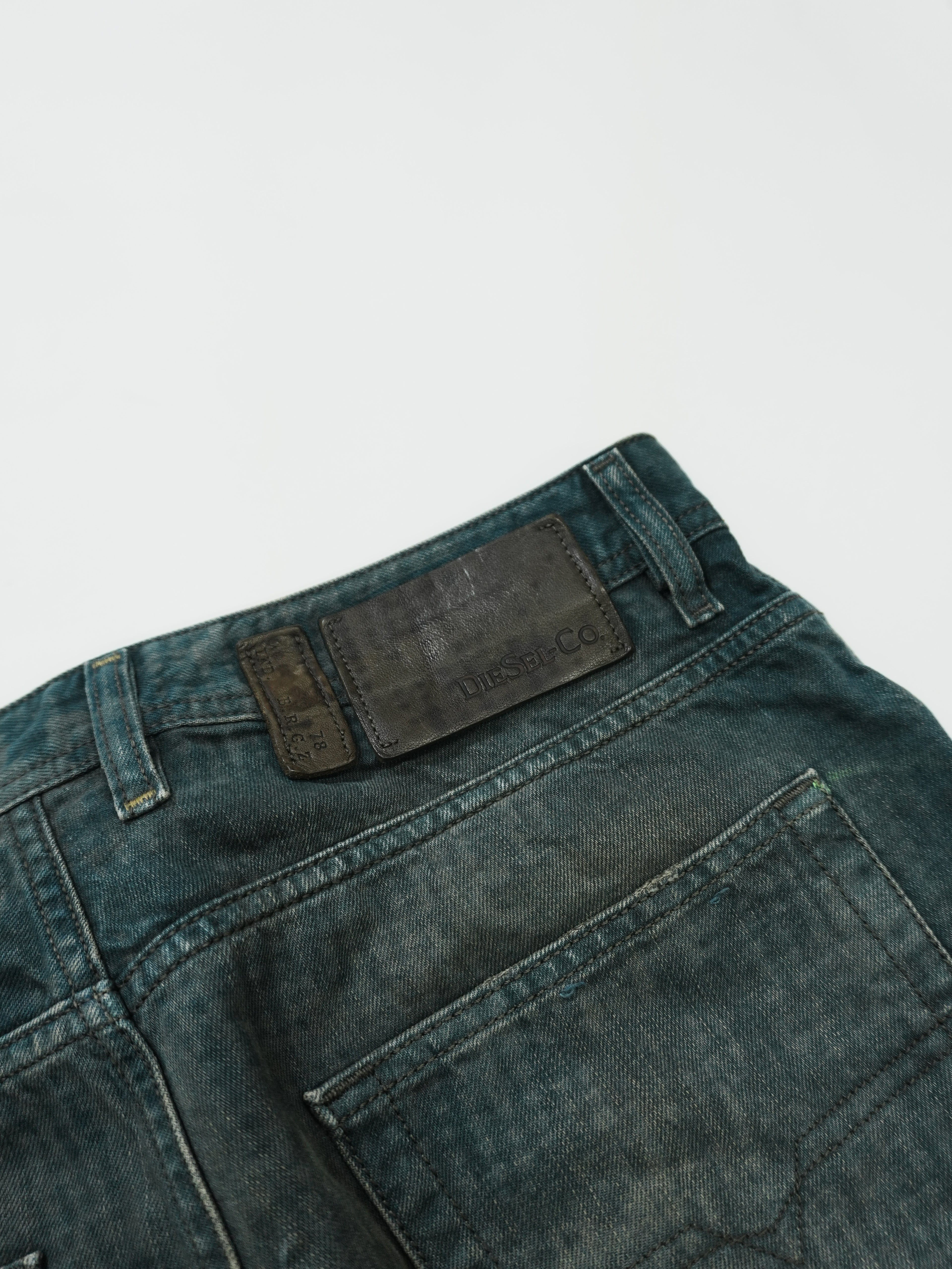 DIESEL　ディーゼル　NARROT　ナロット　0811M　デニムパンツ/ジーンズ　ボタンフライ　インディゴ　W29サイズ