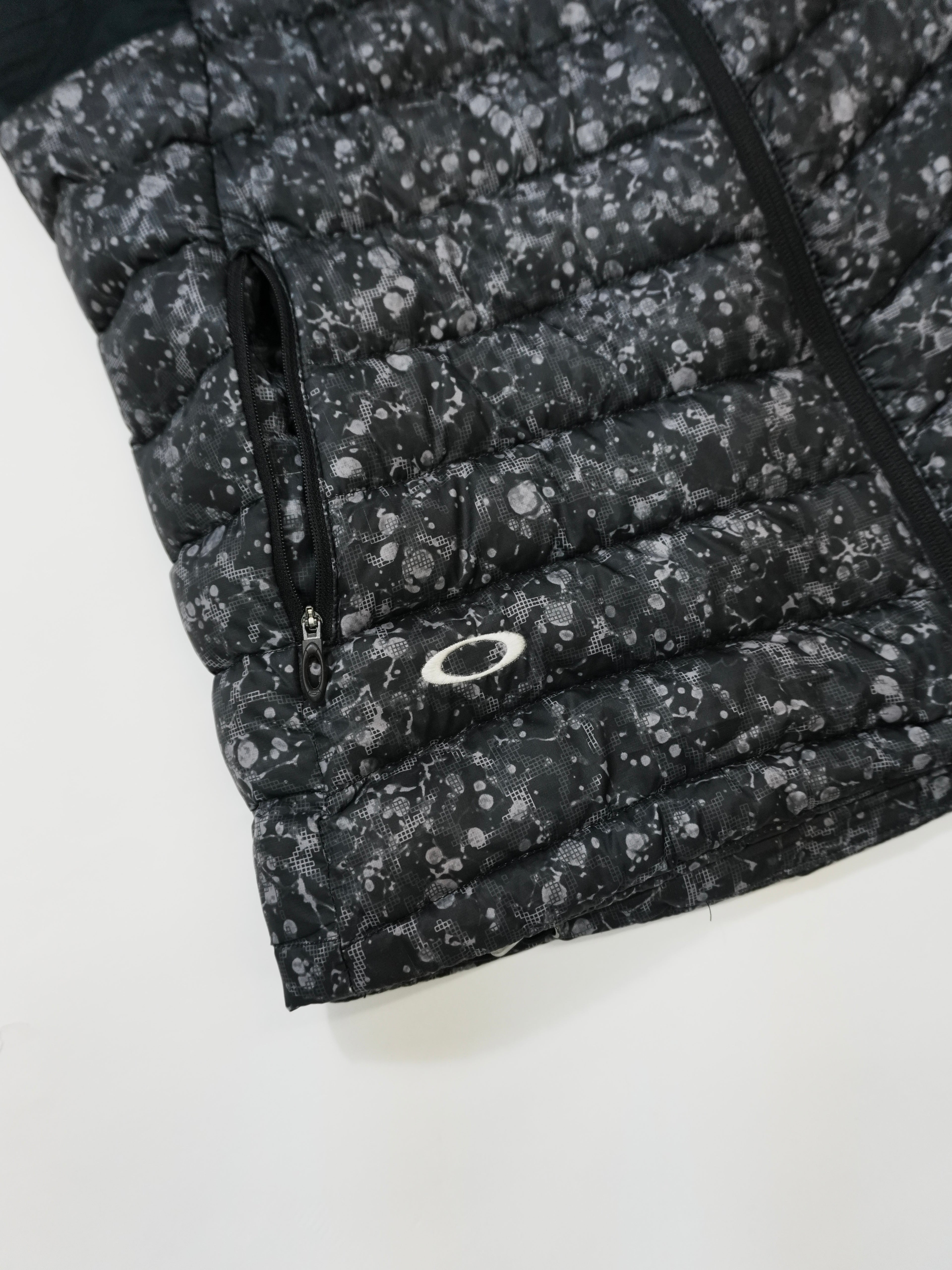 OAKLEY　オークリー　ダウンフェザージャケット　ダウンベスト　ダウン90%　黒　ブラック　XLサイズ