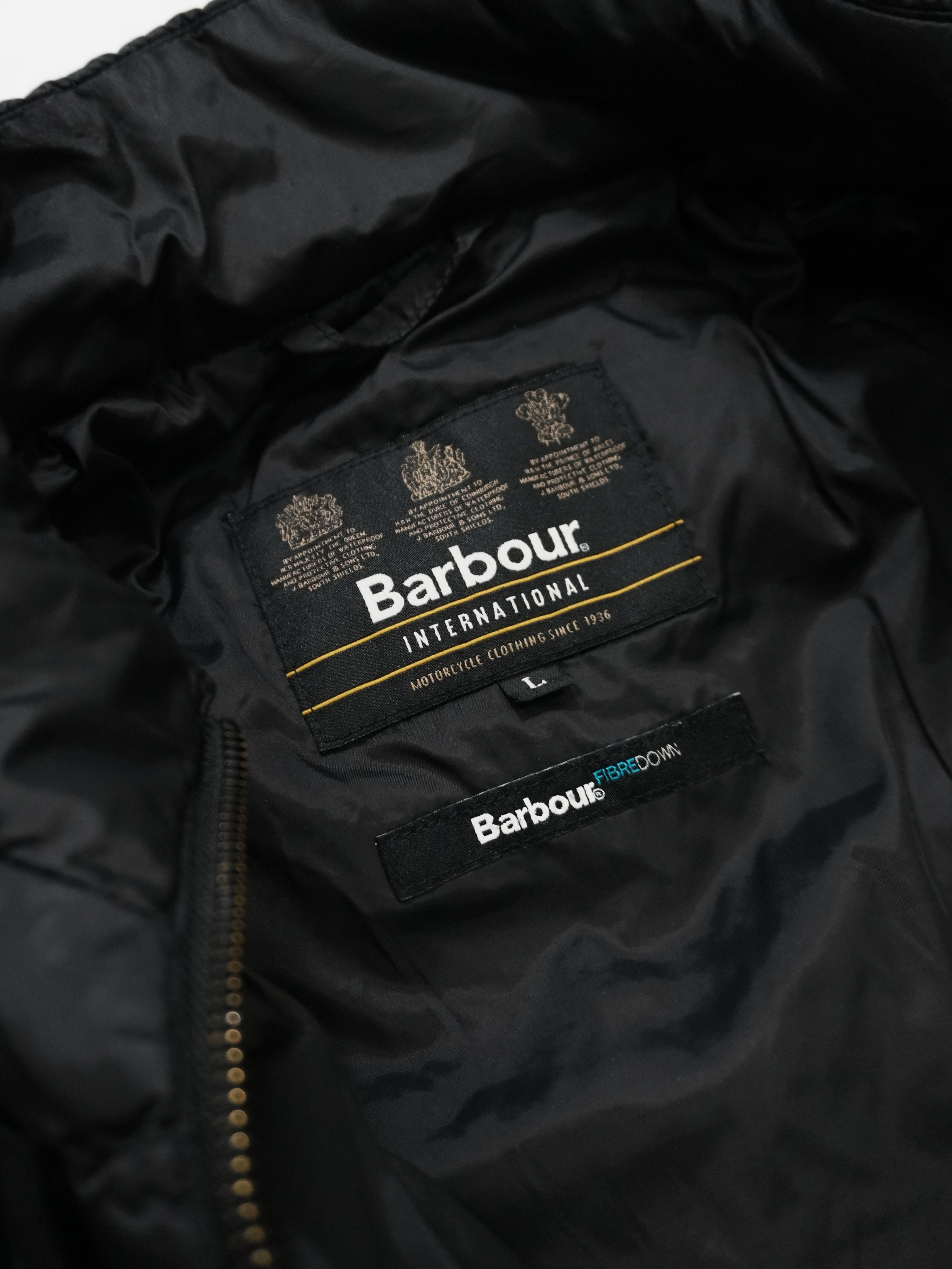 Barbour　バブアー　INTERNATIONAL　インターナショナル　フルジップ中綿ジャケット　黒　ブラック　Lサイズ