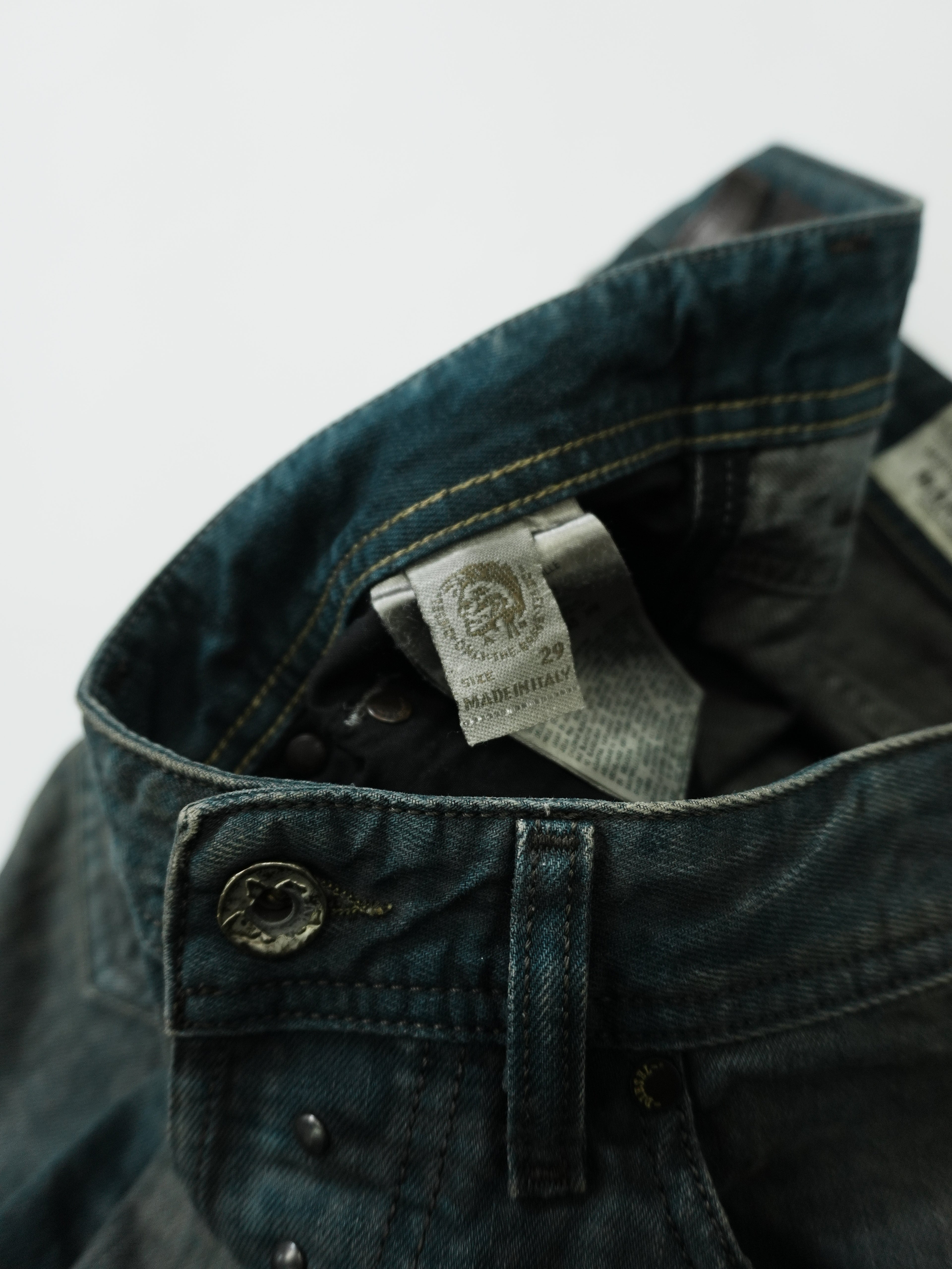 DIESEL　ディーゼル　NARROT　ナロット　0811M　デニムパンツ/ジーンズ　ボタンフライ　インディゴ　W29サイズ