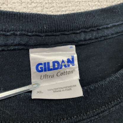 GILDAN　ギルダン　META FIVE　半袖プリントパロディTシャツ　デカロゴ　英字プリント　黒　ブラック　XLサイズ